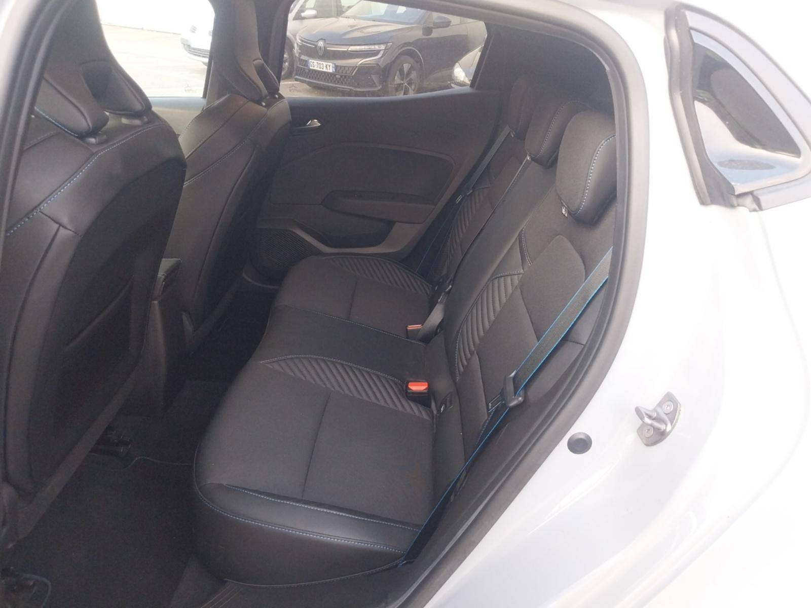 Vente en ligne Renault Clio 5 Clio E-Tech full hybrid 145 au prix de 19 990 €