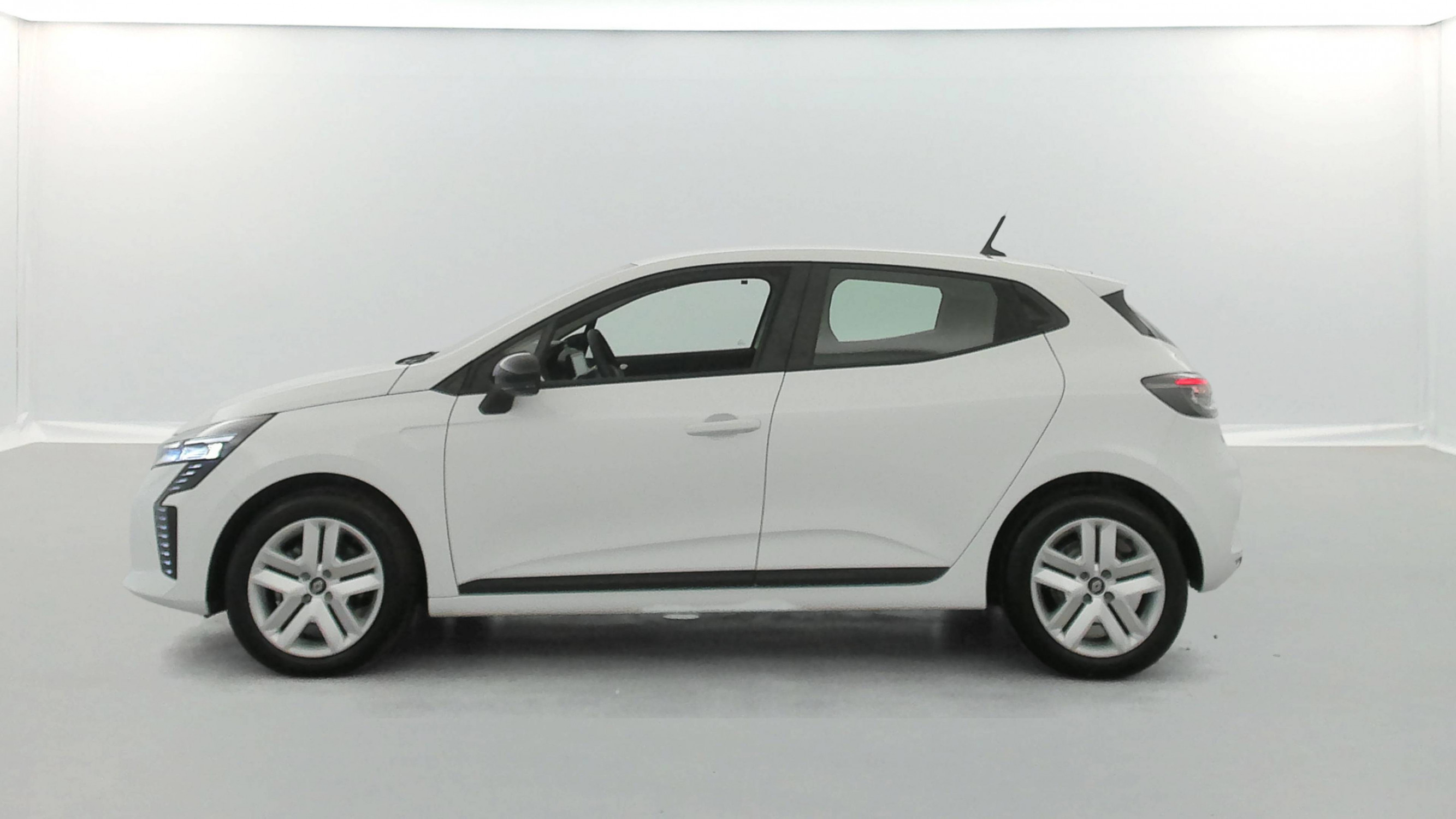Vente en ligne Renault Clio 5 Clio Blue dCi 100 ch GSR2 au prix de 18 791 €