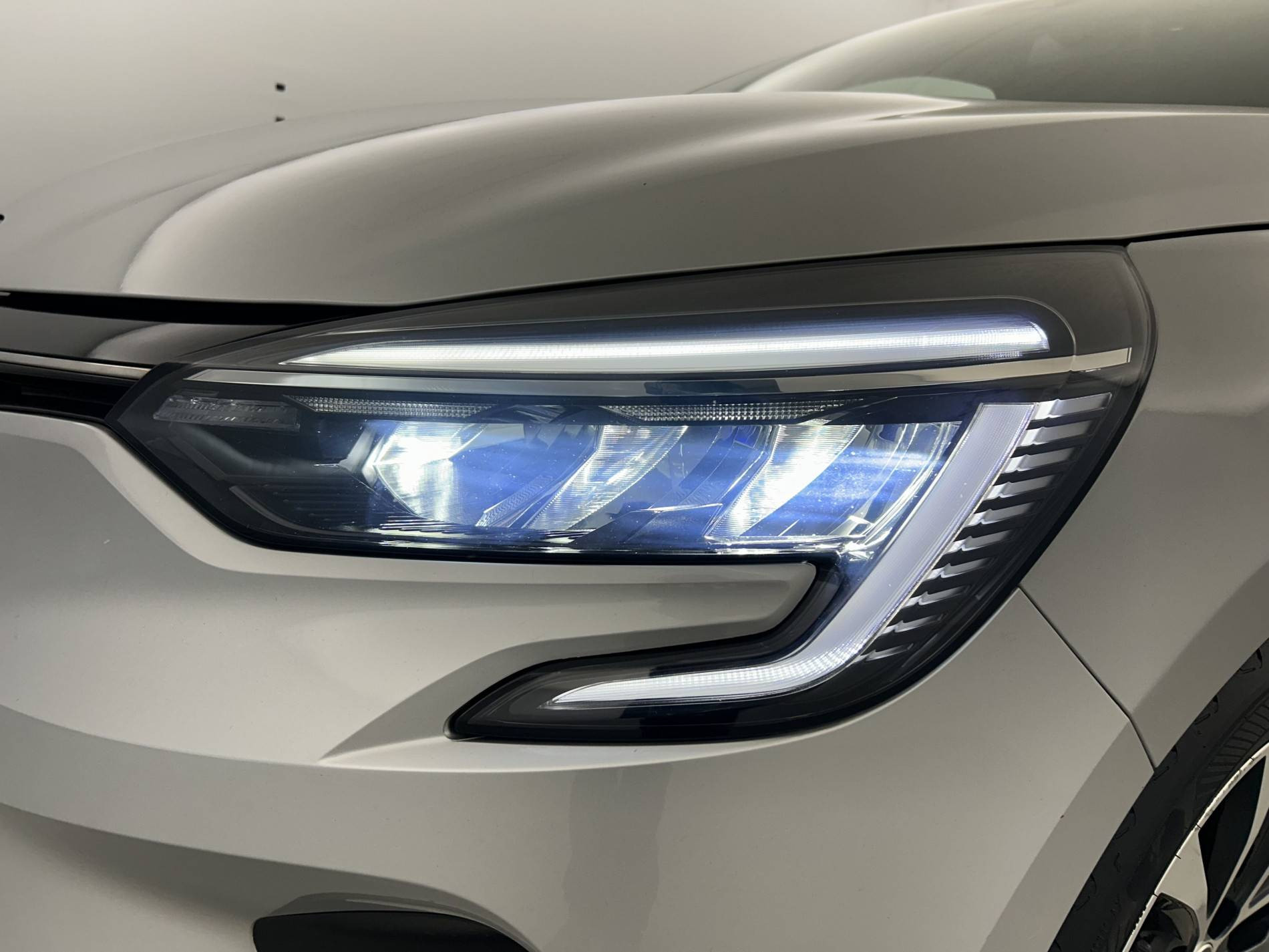 Vente en ligne Renault Clio 5 Clio E-Tech 140 - 21N au prix de 16 990 €