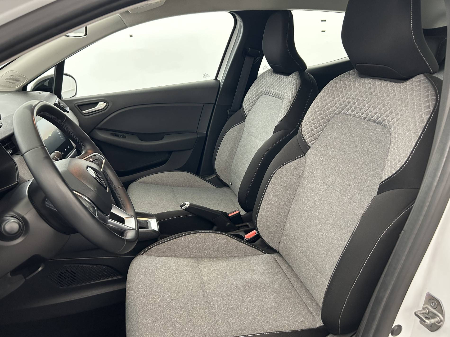 Vente en ligne Renault Clio 5 Clio E-Tech full hybrid 145 au prix de 16 991 €