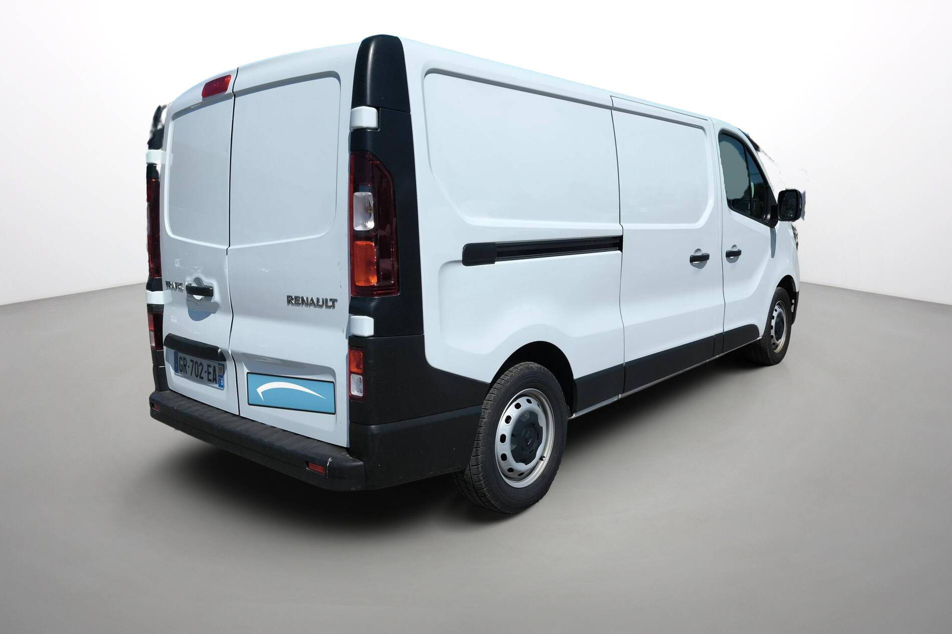 Vente en ligne Renault Trafic 3 Fourgon TRAFIC PC L2H1 3T BLUE DCI 150 au prix de 23 990 €