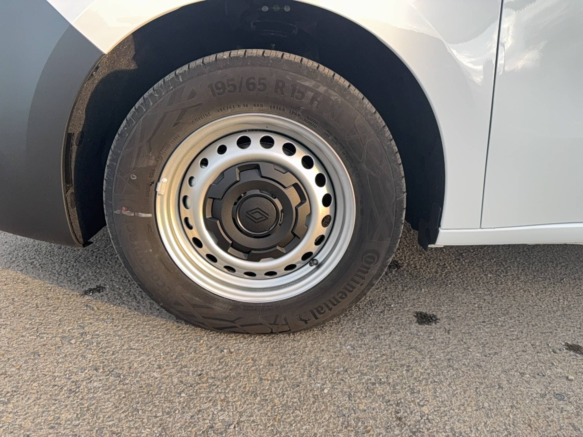 Vente en ligne Renault Kangoo Van  TOLE L1 BLUE DCI 95 AUTO au prix de 24 490 €