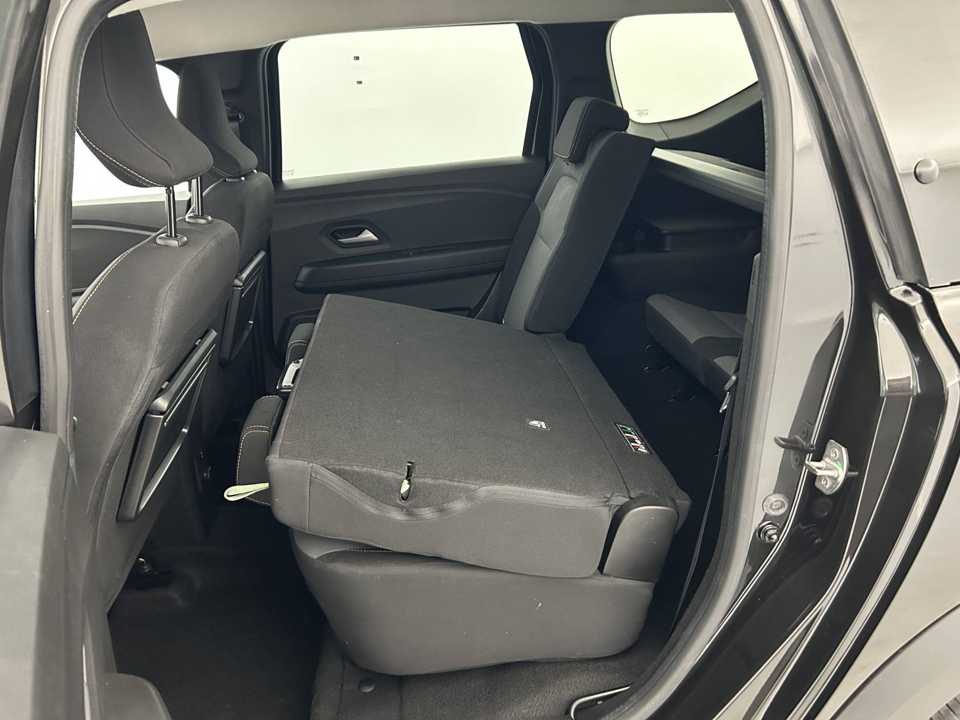 Vente en ligne Dacia Jogger  Hybrid 140 7 places GSR2 au prix de 23 490 €