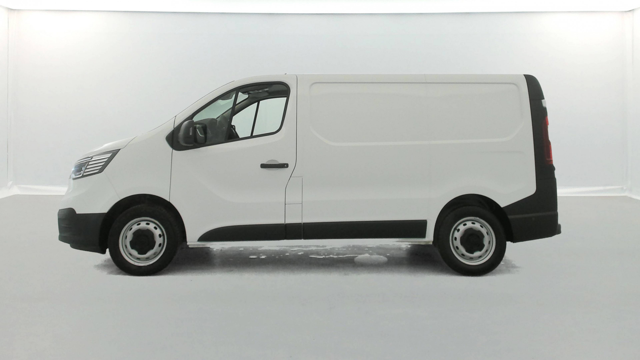 Vente en ligne Renault Trafic 3 Fourgon TRAFIC FGN L1H1 1200 KG DCI 120 au prix de 18 790 €