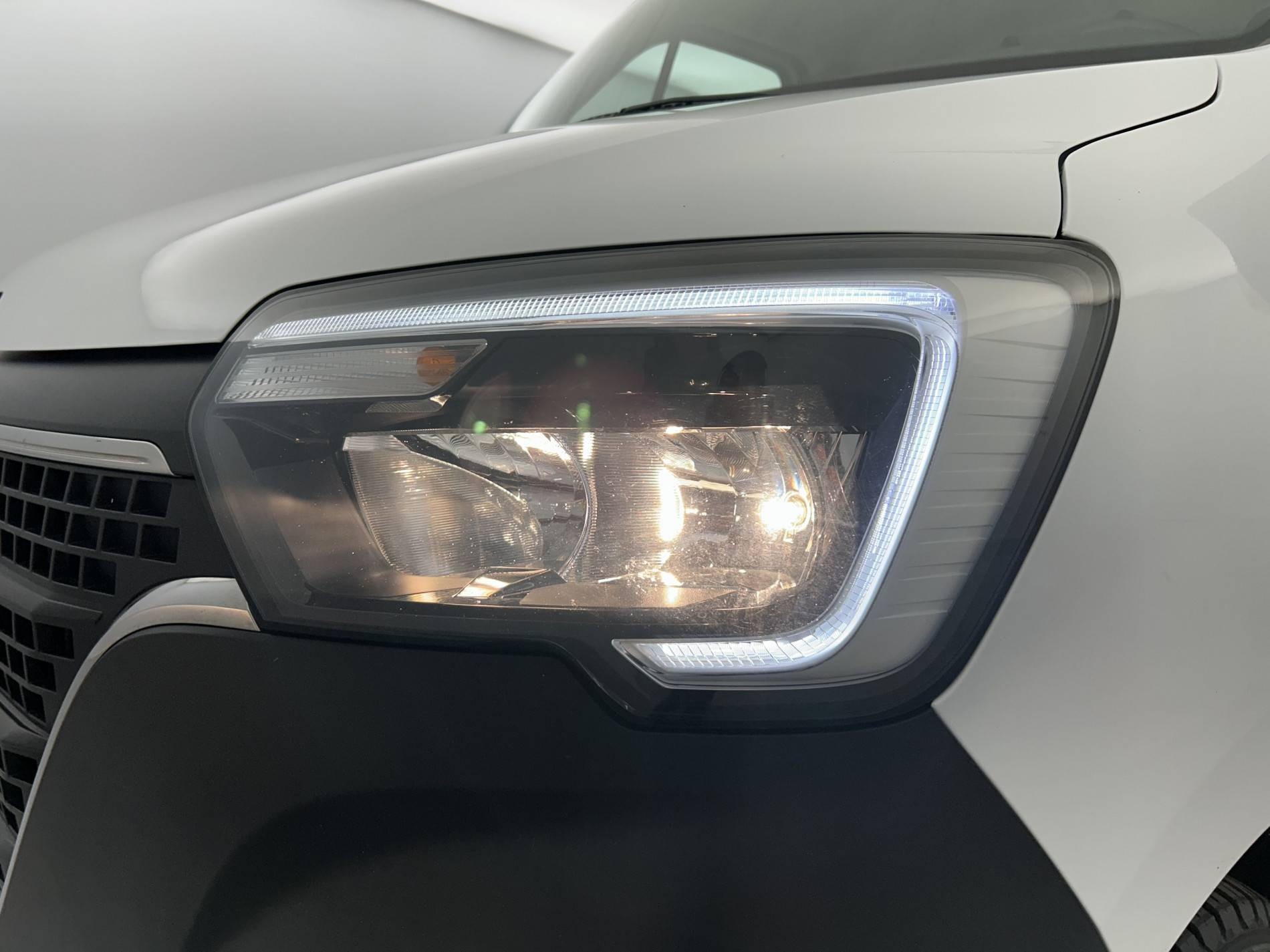 Vente en ligne Renault Master Fourgon MASTER FGN TRAC F3500 L2H2 BLUE DCI 135 au prix de 24 990 €