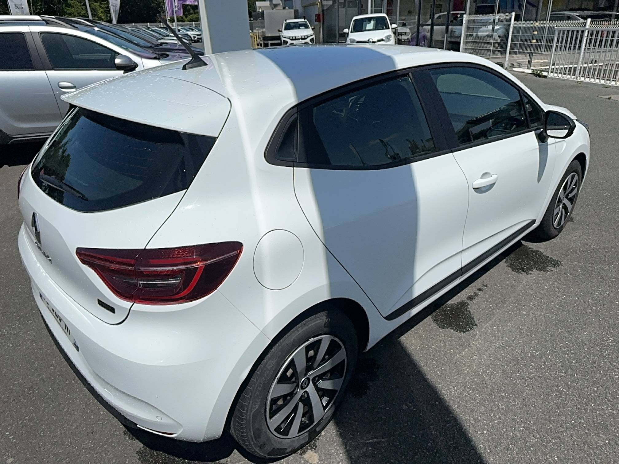 Vente en ligne Renault Clio 5 Clio E-Tech full hybrid 145 au prix de 15 790 €