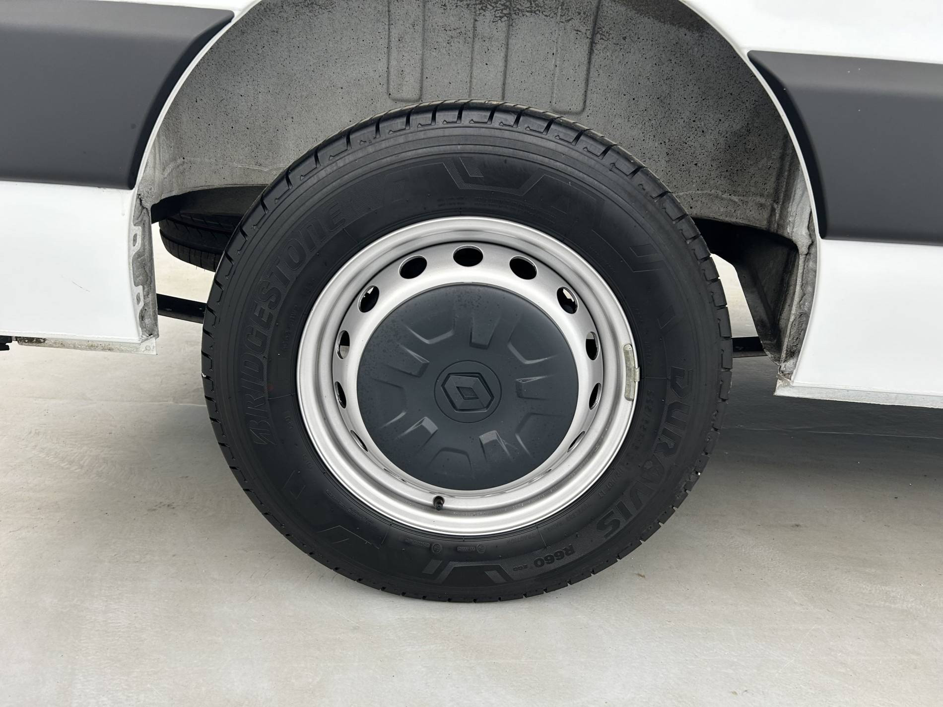 Vente en ligne Renault Master Fourgon MASTER FGN TRAC F3500 L2H2 BLUE DCI 135 au prix de 27 990 €