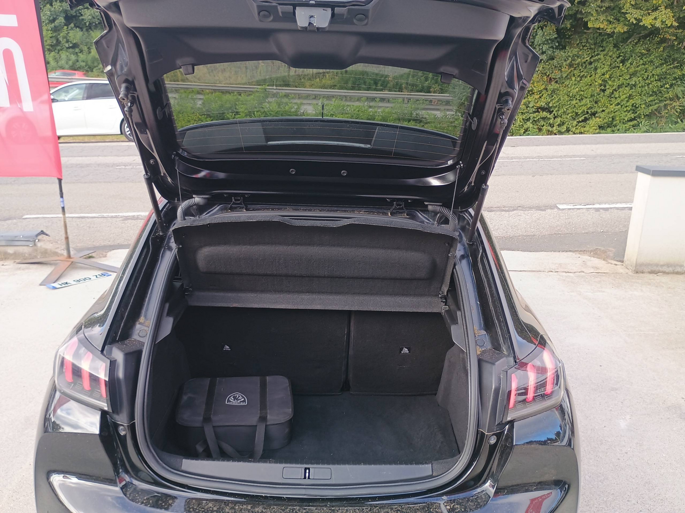 Vente en ligne Peugeot E-208  50 kWh 136ch au prix de 13 490 €