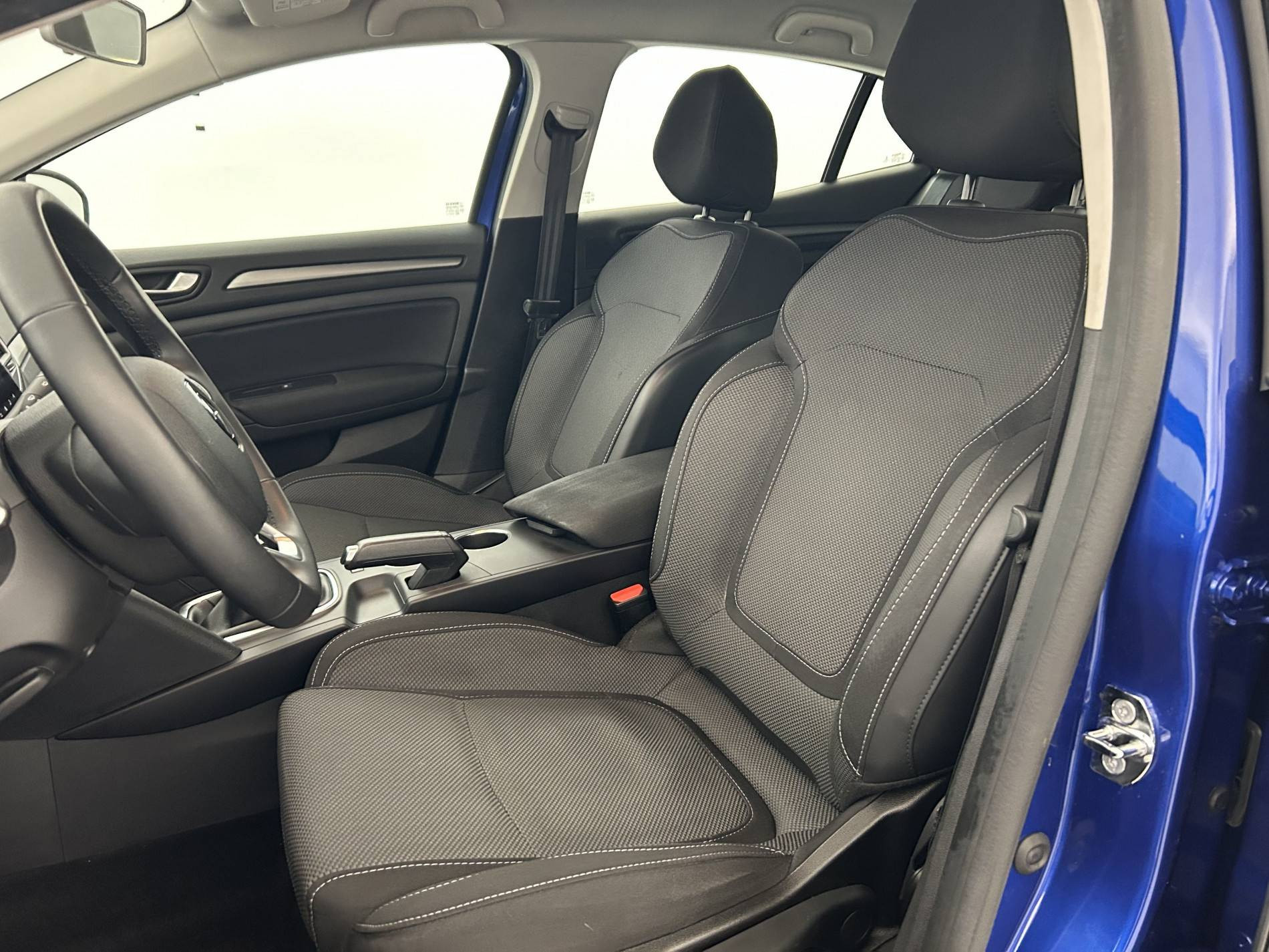 Vente en ligne Renault Megane 4  Blue dCi 115 au prix de 16 490 €