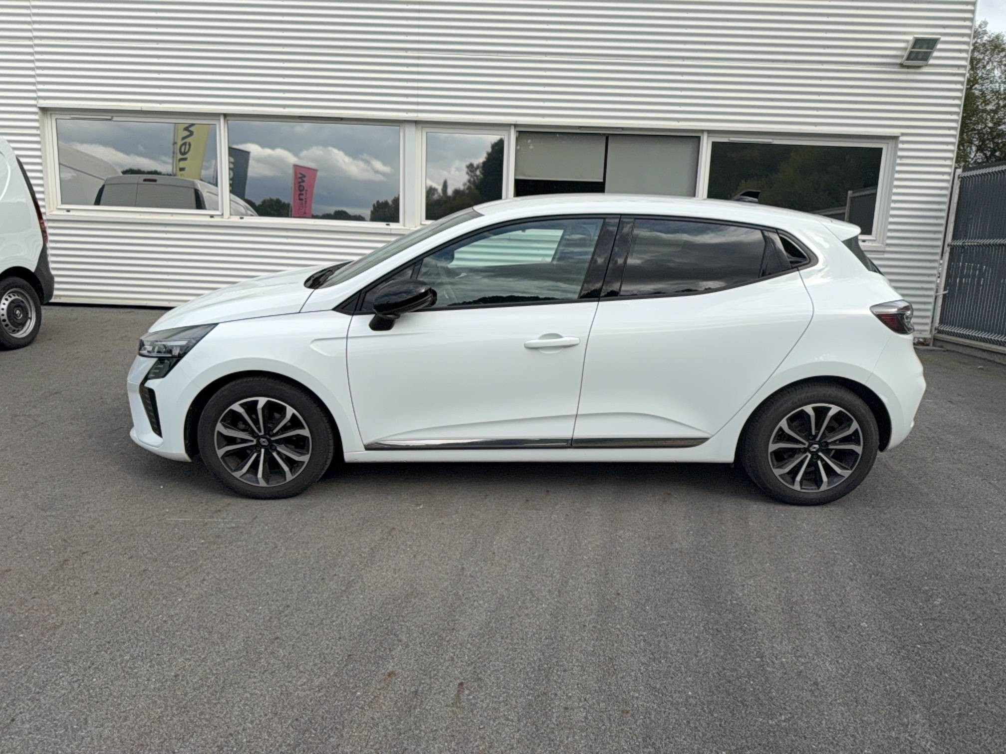 Vente en ligne Renault Clio 5 Clio TCe 90 au prix de 16 390 €