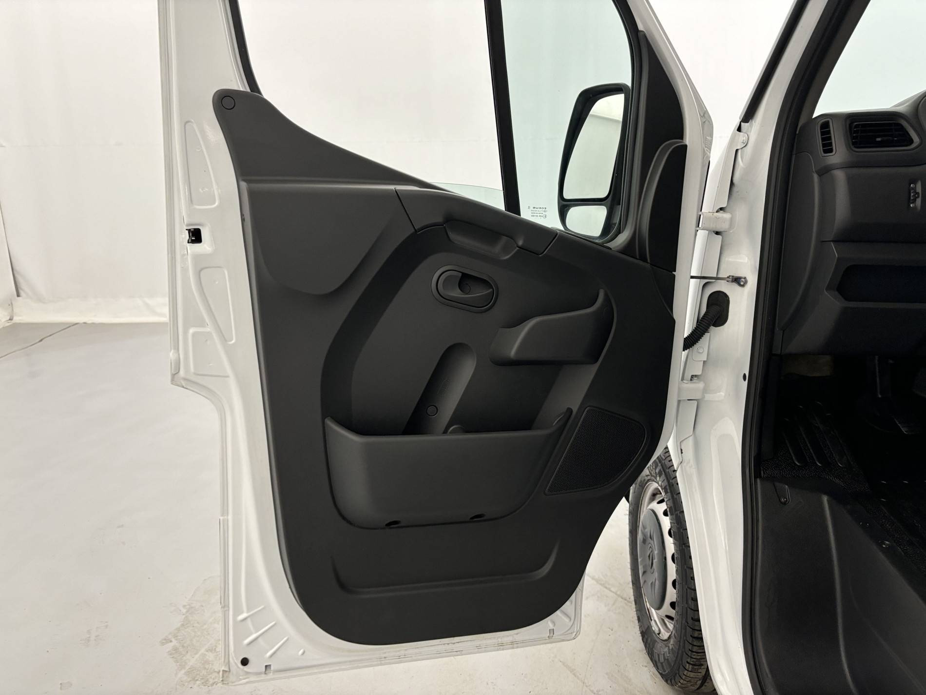 Vente en ligne Renault Master Fourgon MASTER FGN TRAC F3500 L2H2 BLUE DCI 135 au prix de 24 990 €