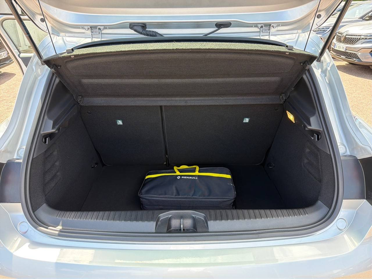 Vente en ligne Renault Clio 5 Clio E-Tech full hybrid 145 au prix de 16 990 €