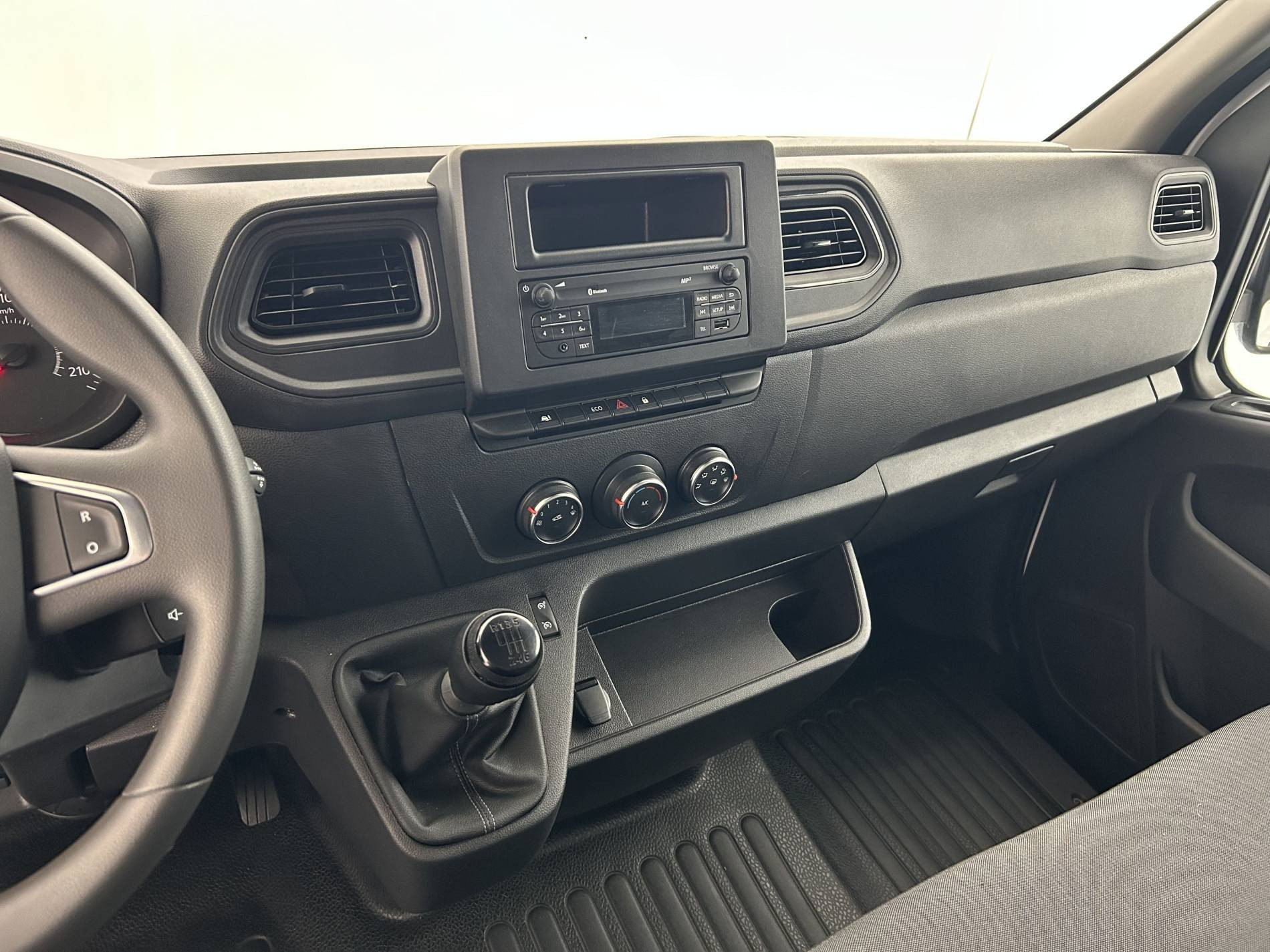Vente en ligne Renault Master Fourgon MASTER FGN TRAC F3500 L3H3 BLUE DCI 135 au prix de 26 490 €
