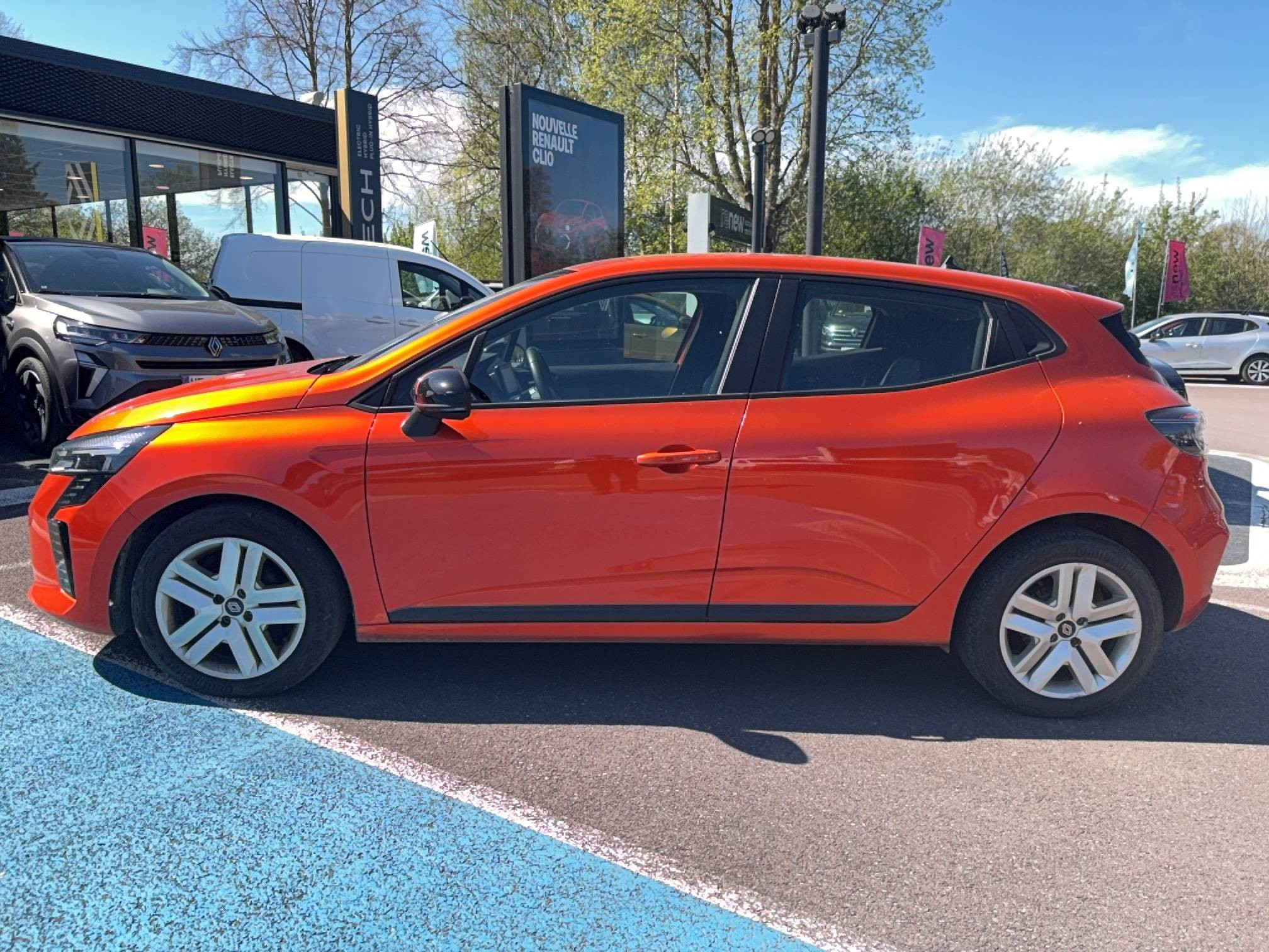 Vente en ligne Renault Clio 5 Clio SCe 65 au prix de 12 590 €