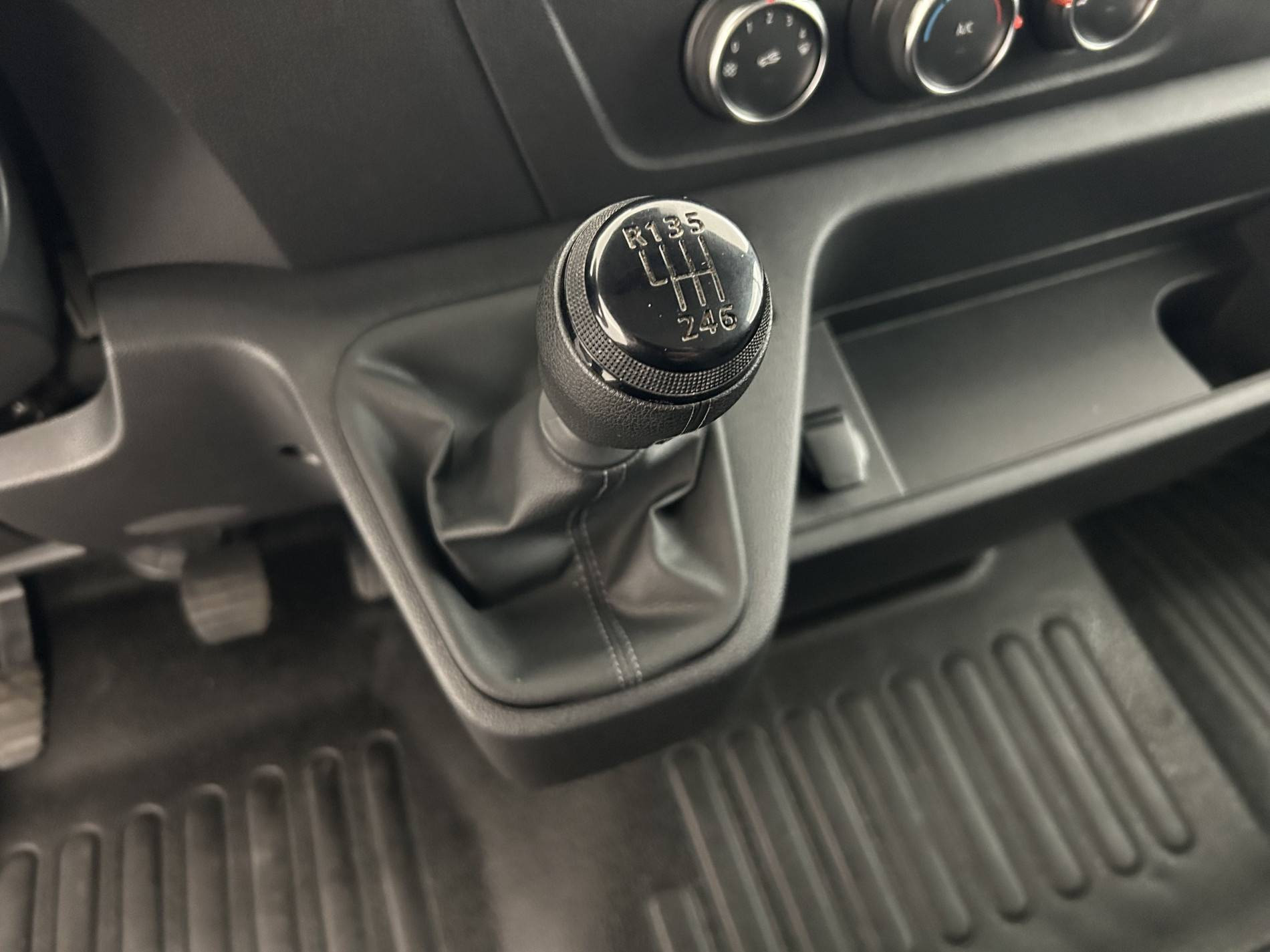 Vente en ligne Renault Master Fourgon MASTER FGN TRAC F3500 L2H2 BLUE DCI 135 au prix de 24 990 €