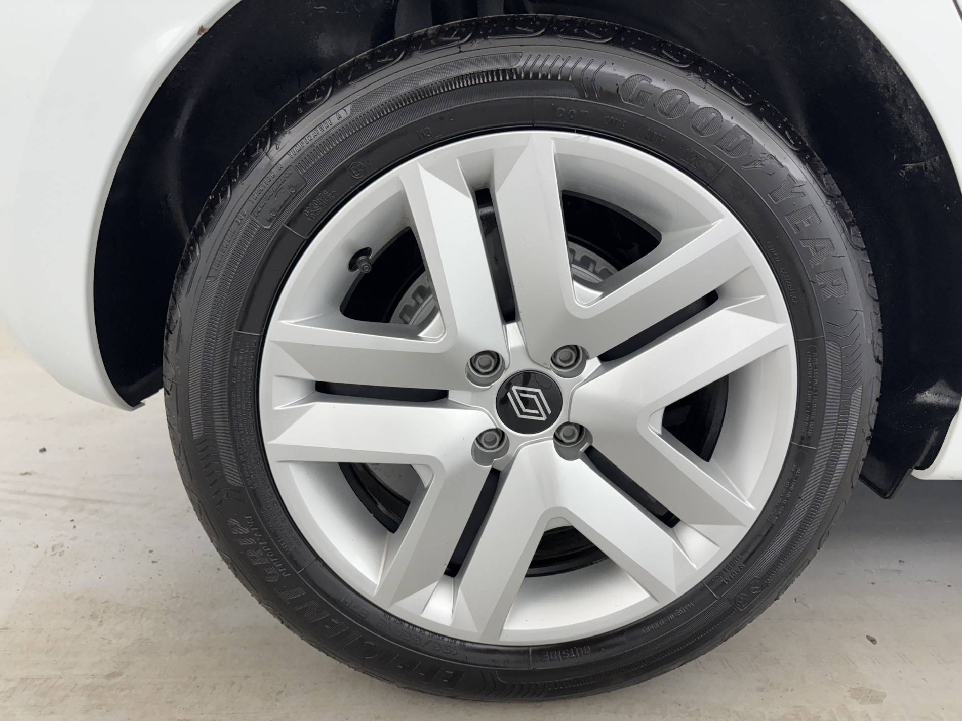 Vente en ligne Renault Clio 5 Clio Blue dCi 100 ch GSR2 au prix de 18 791 €