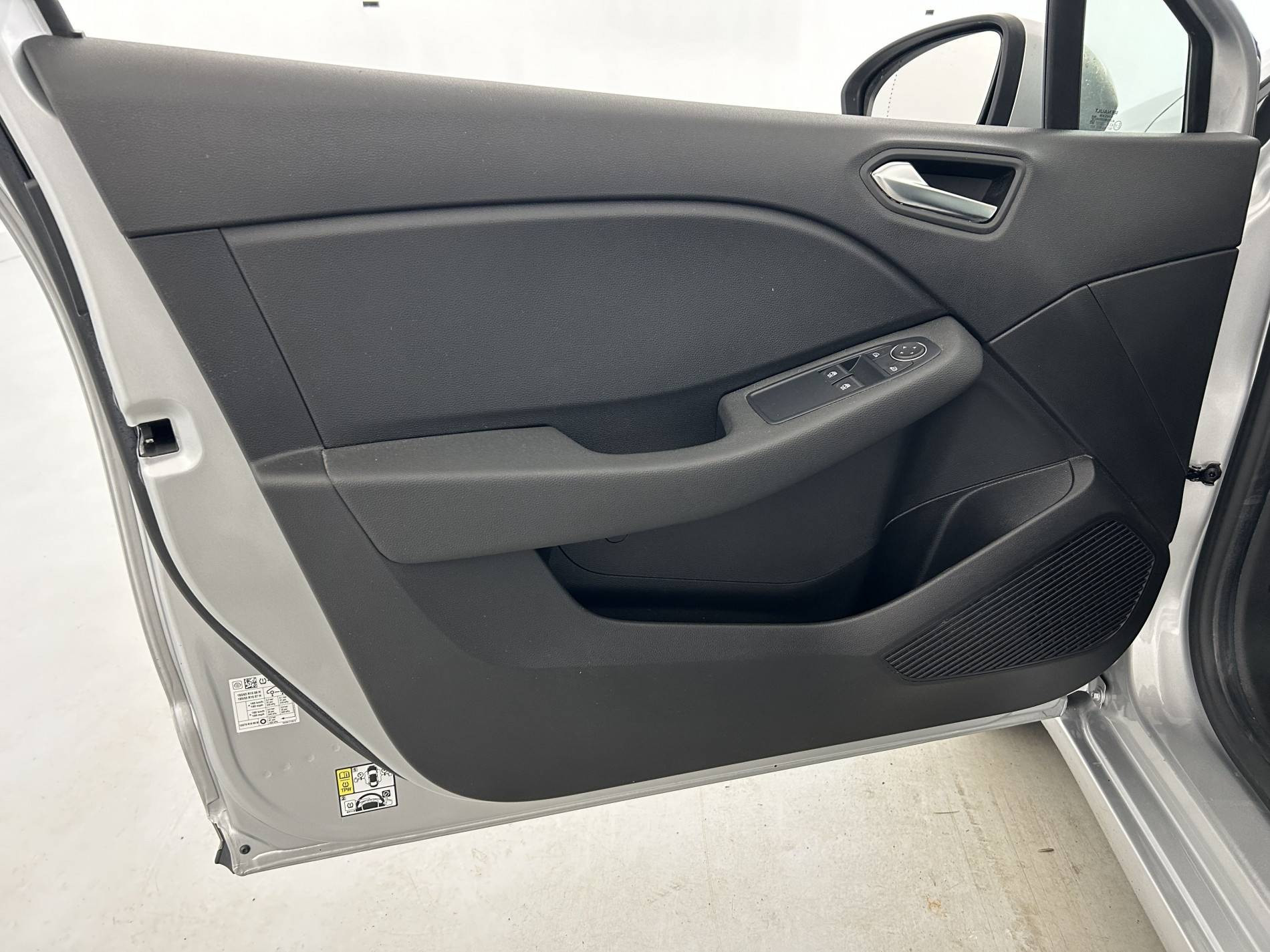 Vente en ligne Renault Clio 5 Clio E-Tech 140 - 21N au prix de 16 890 €