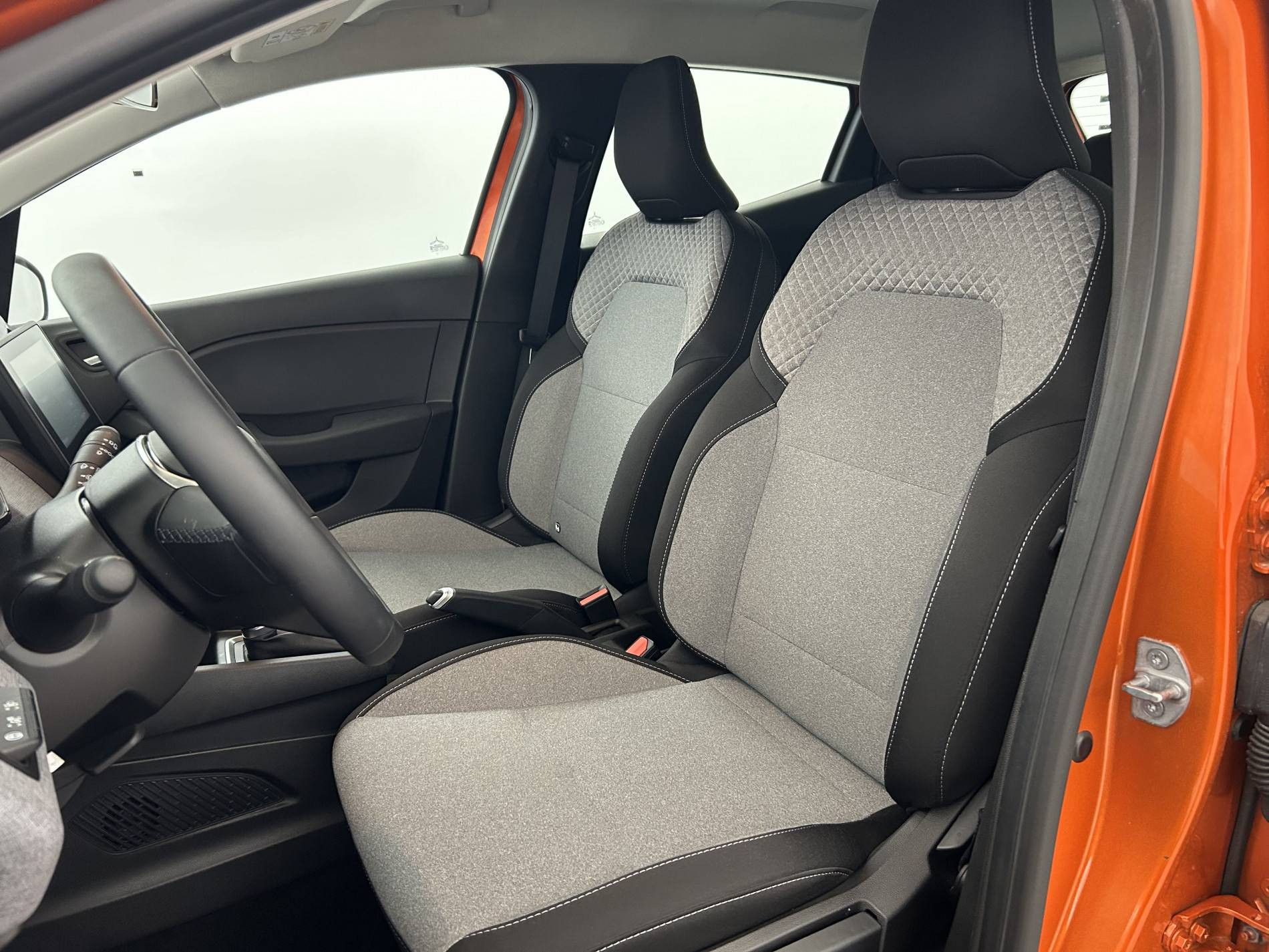 Vente en ligne Renault Clio 5 Clio E-Tech full hybrid 145 au prix de 19 900 €