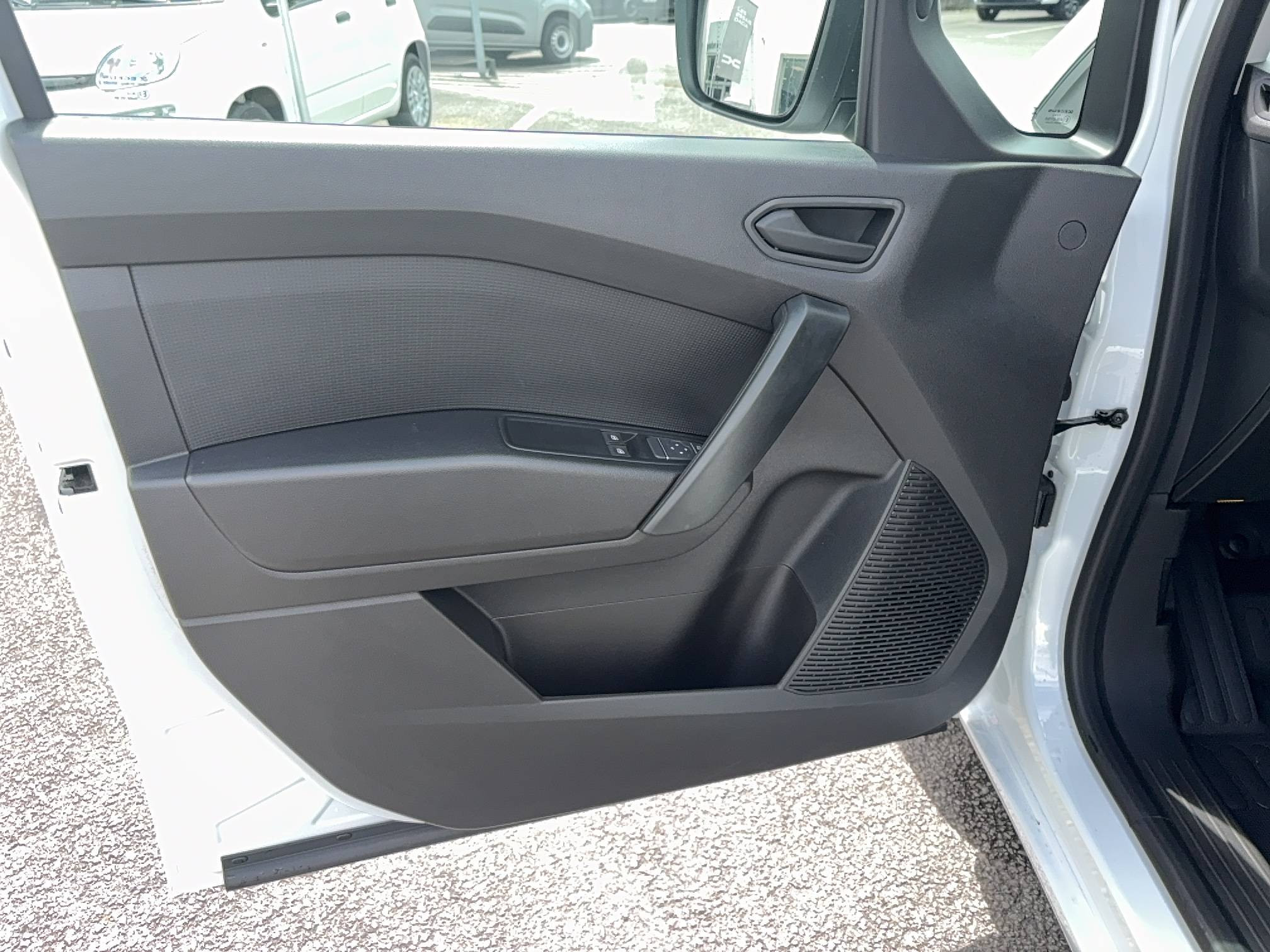 Vente en ligne Renault Kangoo Van  FG TOLE DCI 95 L1 AUTO au prix de 24 990 €