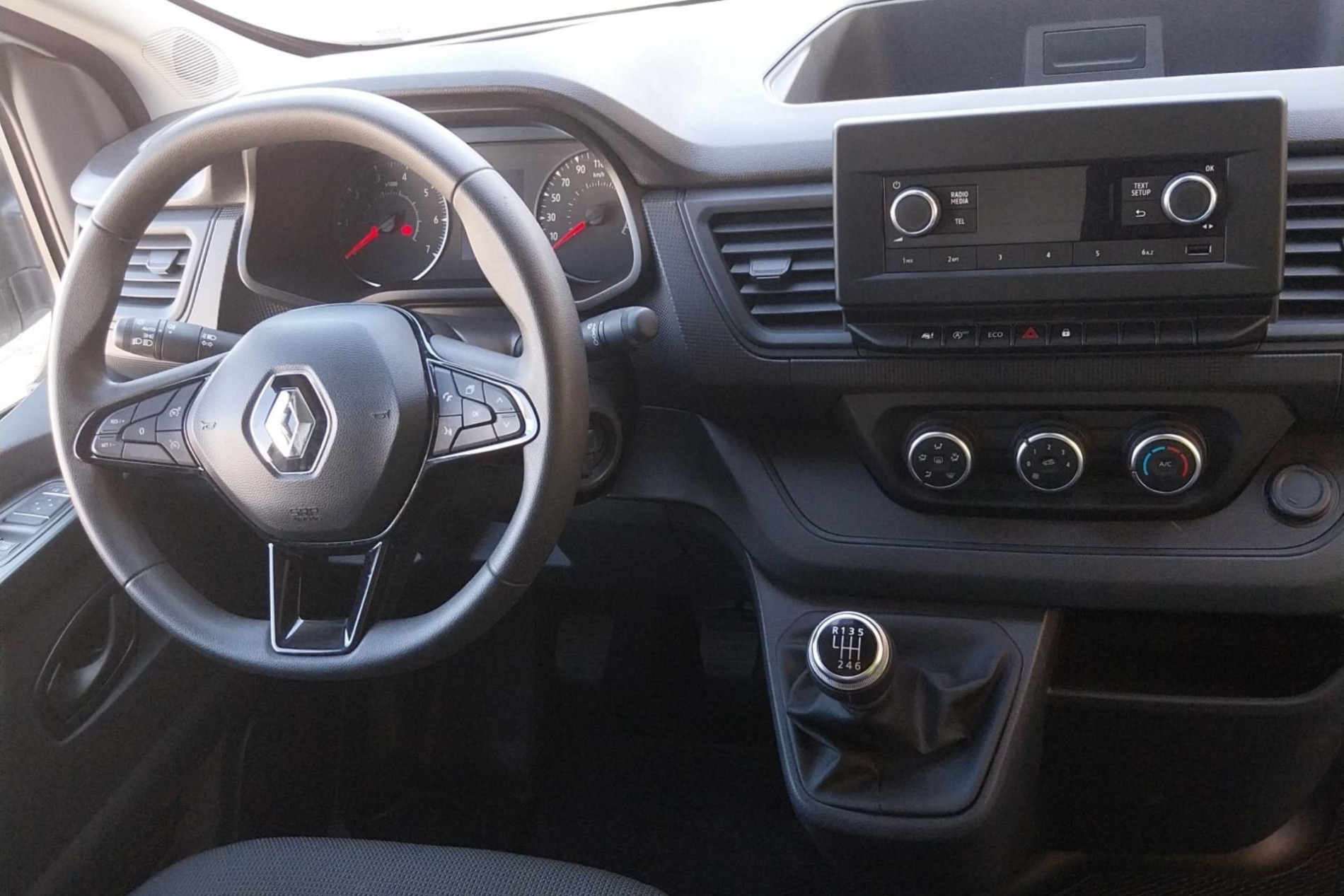Vente en ligne Renault Trafic 3 Fourgon TRAFIC FG BLUE DCI 130 L1H1 3T GSR2 au prix de 22 790 €