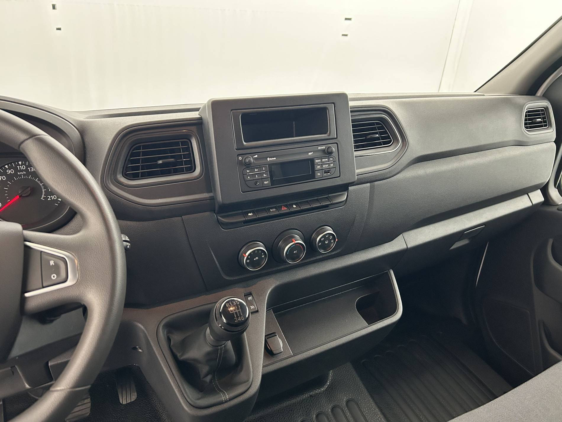 Vente en ligne Renault Master Fourgon MASTER FGN TRAC F3500 L3H3 BLUE DCI 135 au prix de 29 990 €