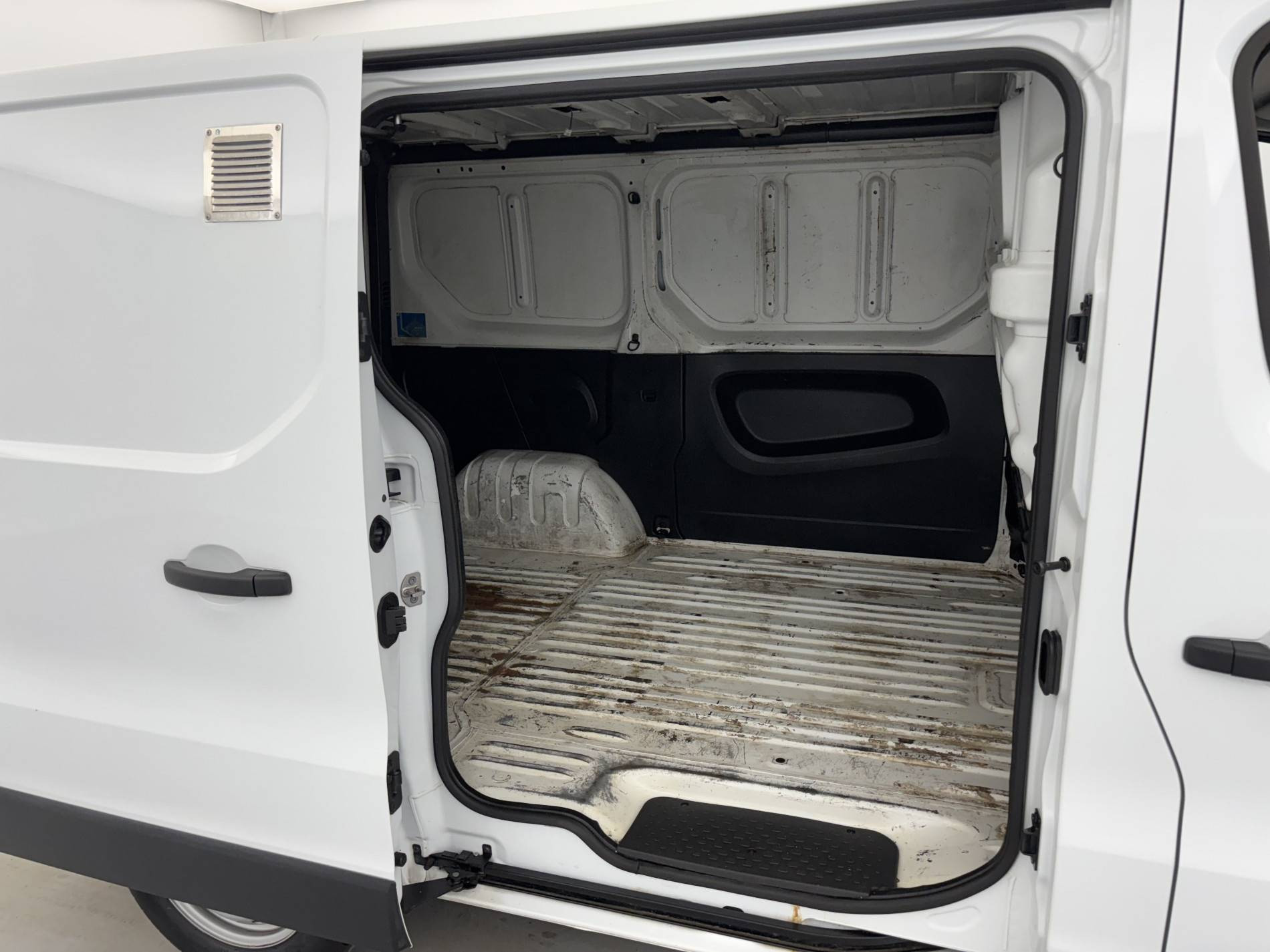 Vente en ligne Renault Trafic 3 Fourgon TRAFIC FGN L1H1 2800 KG BLUE DCI 110 au prix de 20 490 €