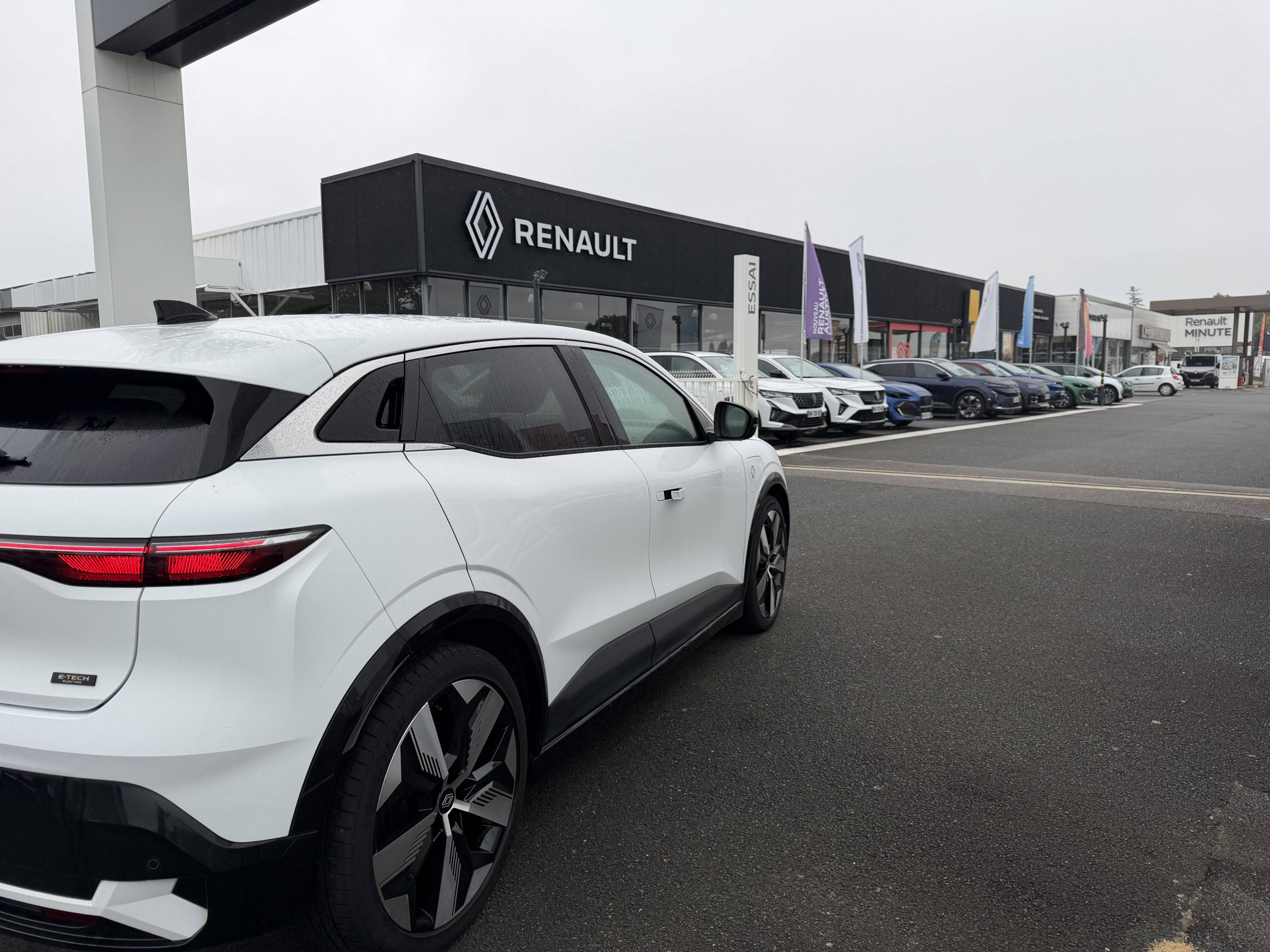 Vente en ligne Renault Megane E-Tech  EV60 220 ch super charge au prix de 26 990 €