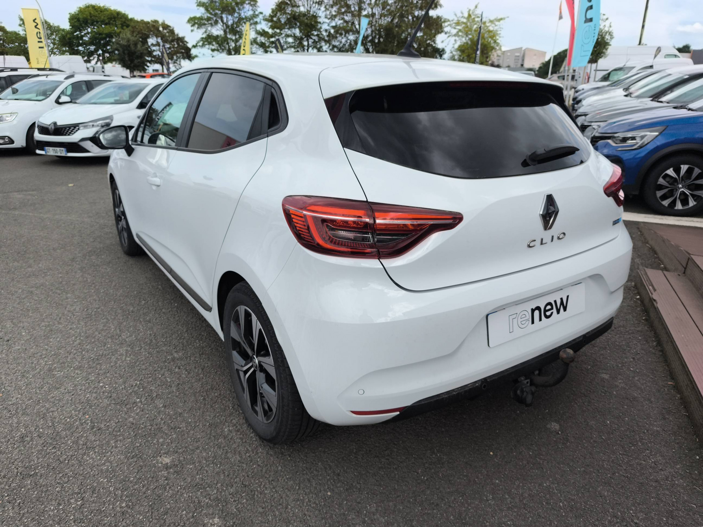 Vente en ligne Renault Clio 5 Clio E-Tech full hybrid 145 au prix de 16 990 €