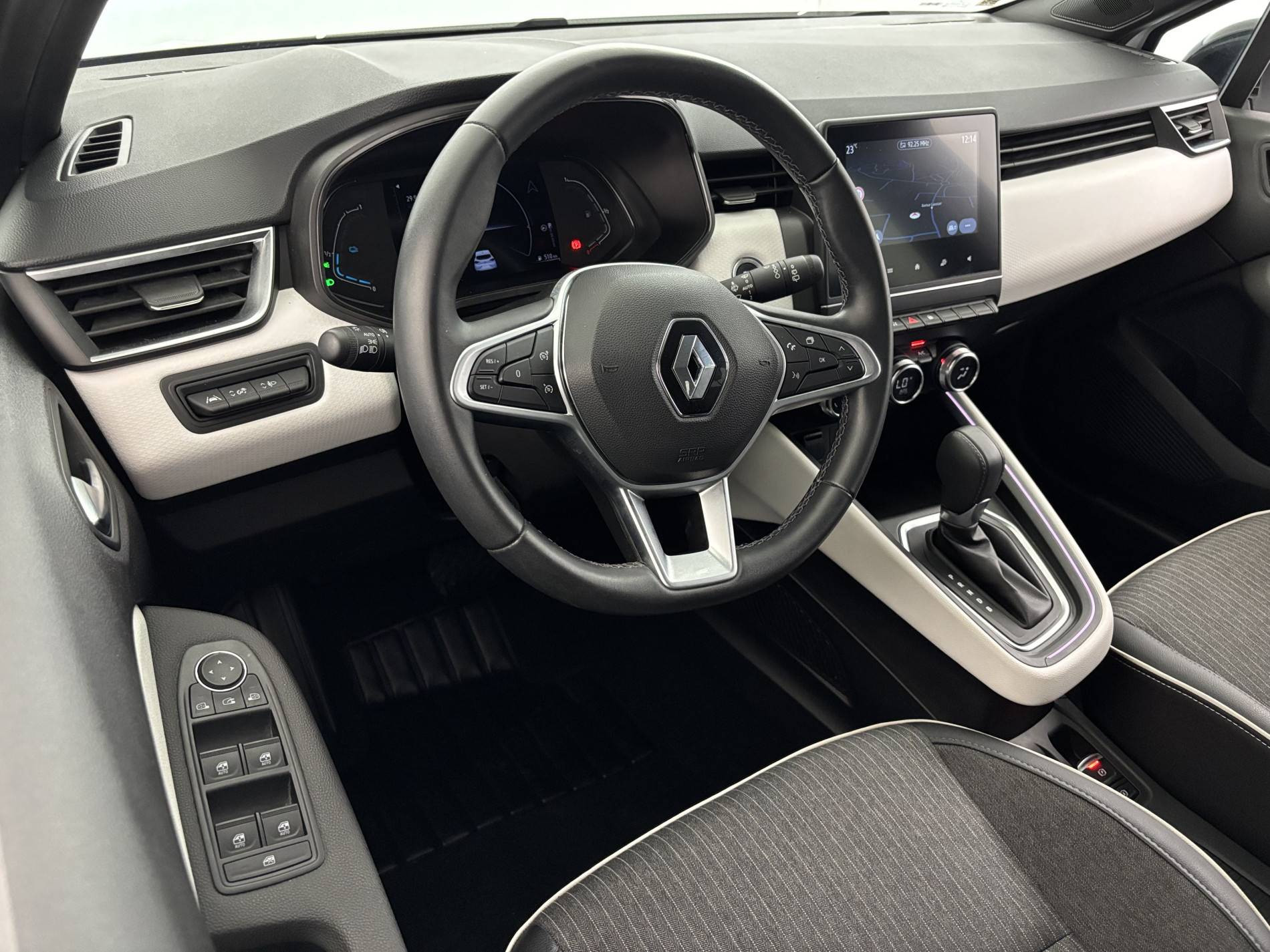 Vente en ligne Renault Clio 5 Clio E-Tech full hybrid 145 au prix de 15 890 €