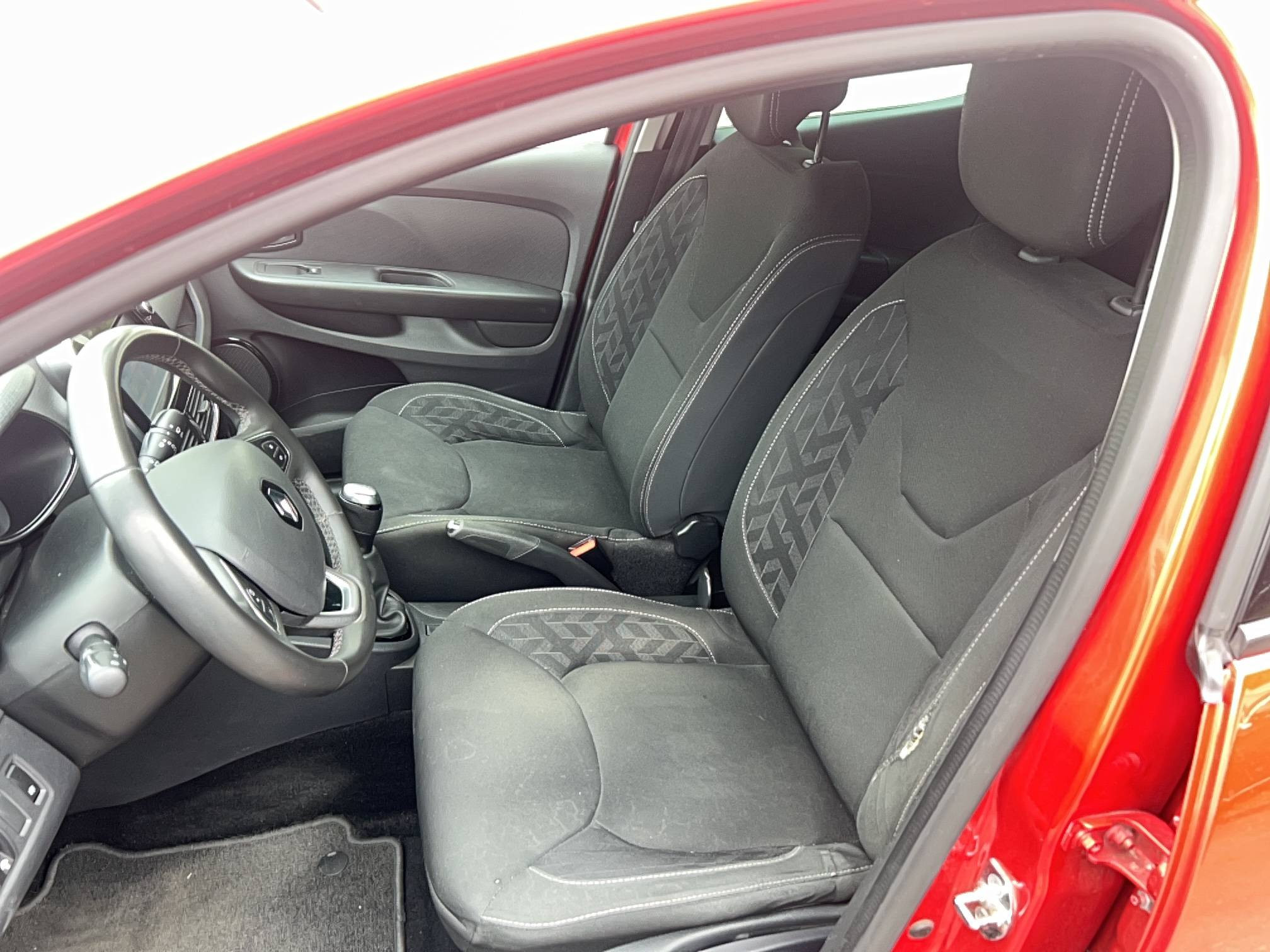 Vente en ligne Renault Clio 4 Clio TCe 90 E6C au prix de 10 590 €