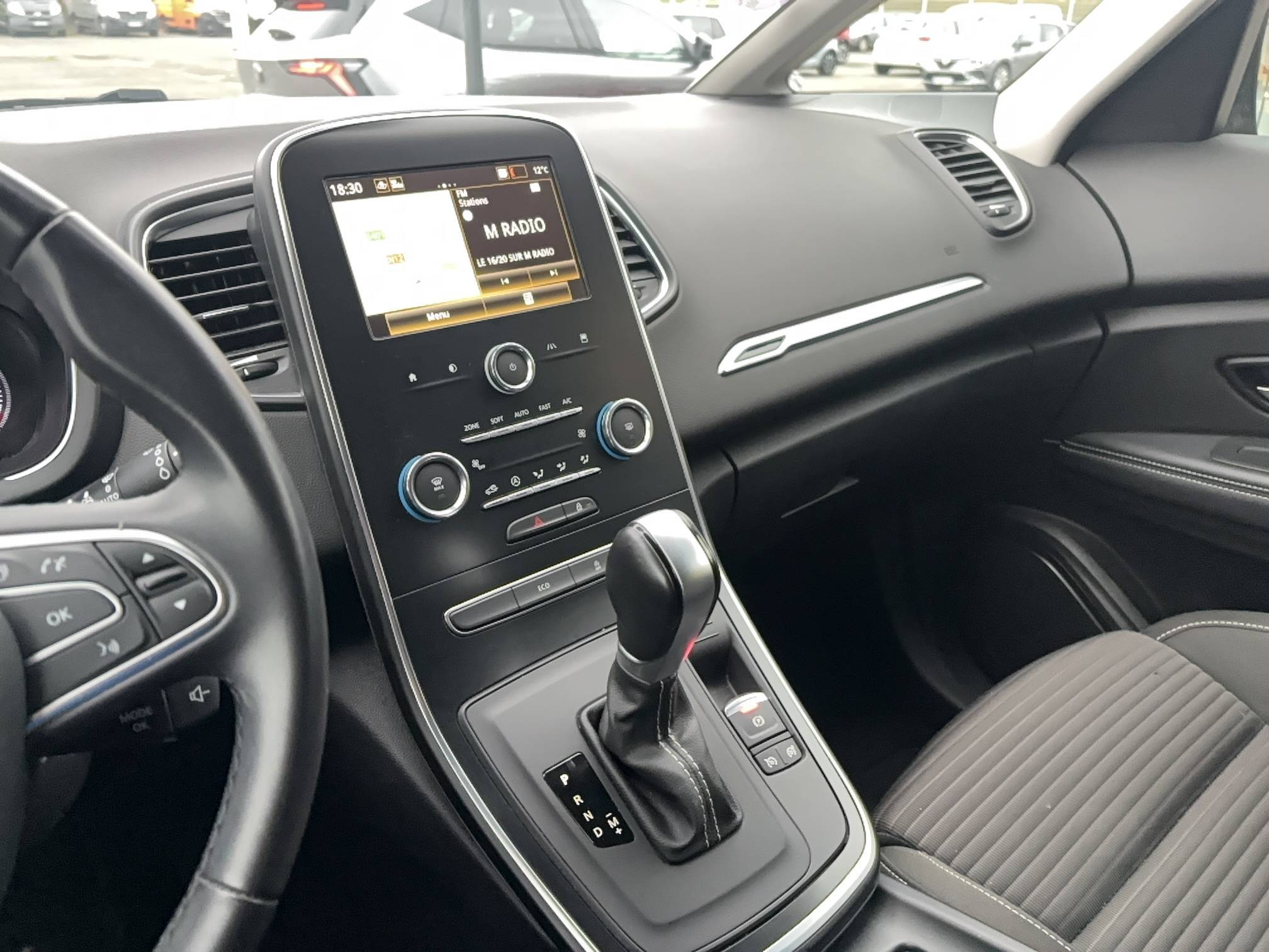 Vente en ligne Renault Grand Scenic 4 Grand Scenic TCe 140 FAP EDC - 21 au prix de 16 690 €