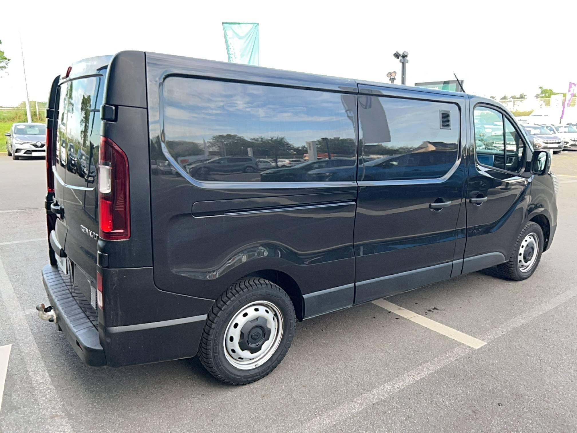 Vente en ligne Renault Trafic 3 Fourgon TRAFIC FGN L2H1 3000 KG BLUE DCI 130 au prix de 17 990 €
