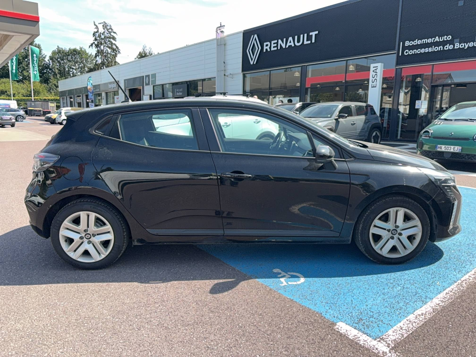Vente en ligne Renault Clio 5 Clio E-Tech full hybrid 145 au prix de 16 490 €
