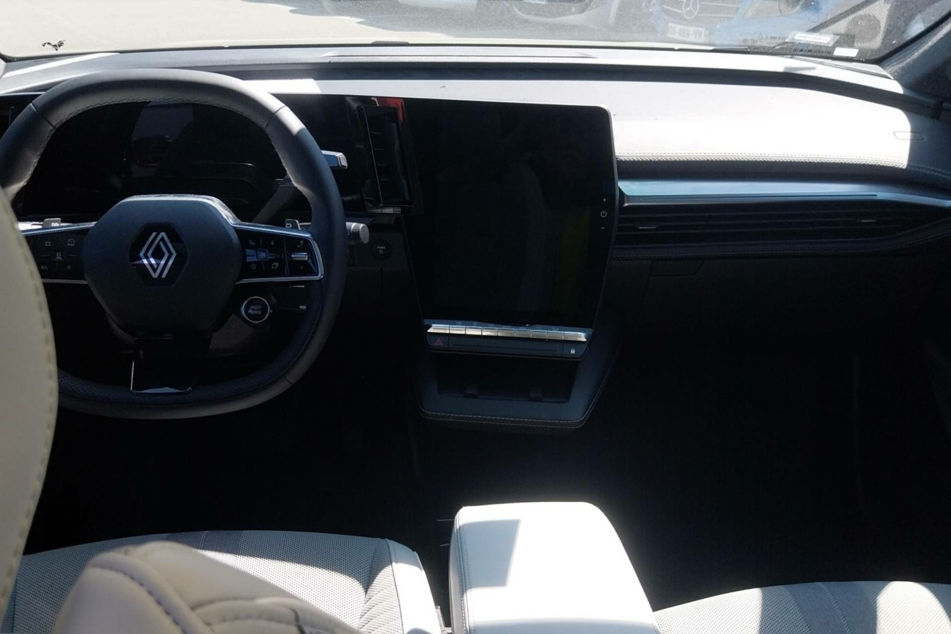 Vente en ligne Renault Scenic E-Tech Scenic E-Tech électrique 220 ch grande autonomie au prix de 42 890 €