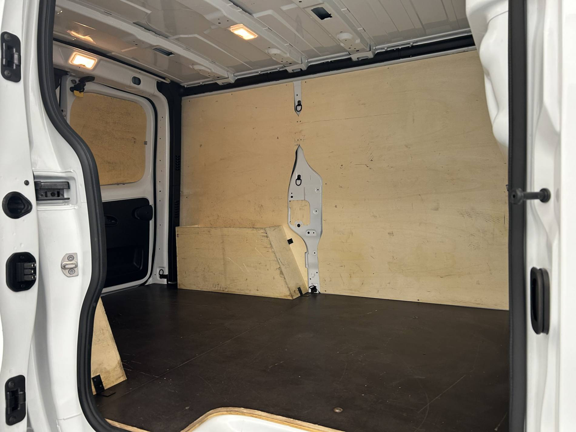 Vente en ligne Renault Trafic 3 Fourgon TRAFIC FG BLUE DCI 130 L1H1 3T GSR2 au prix de 23 790 €