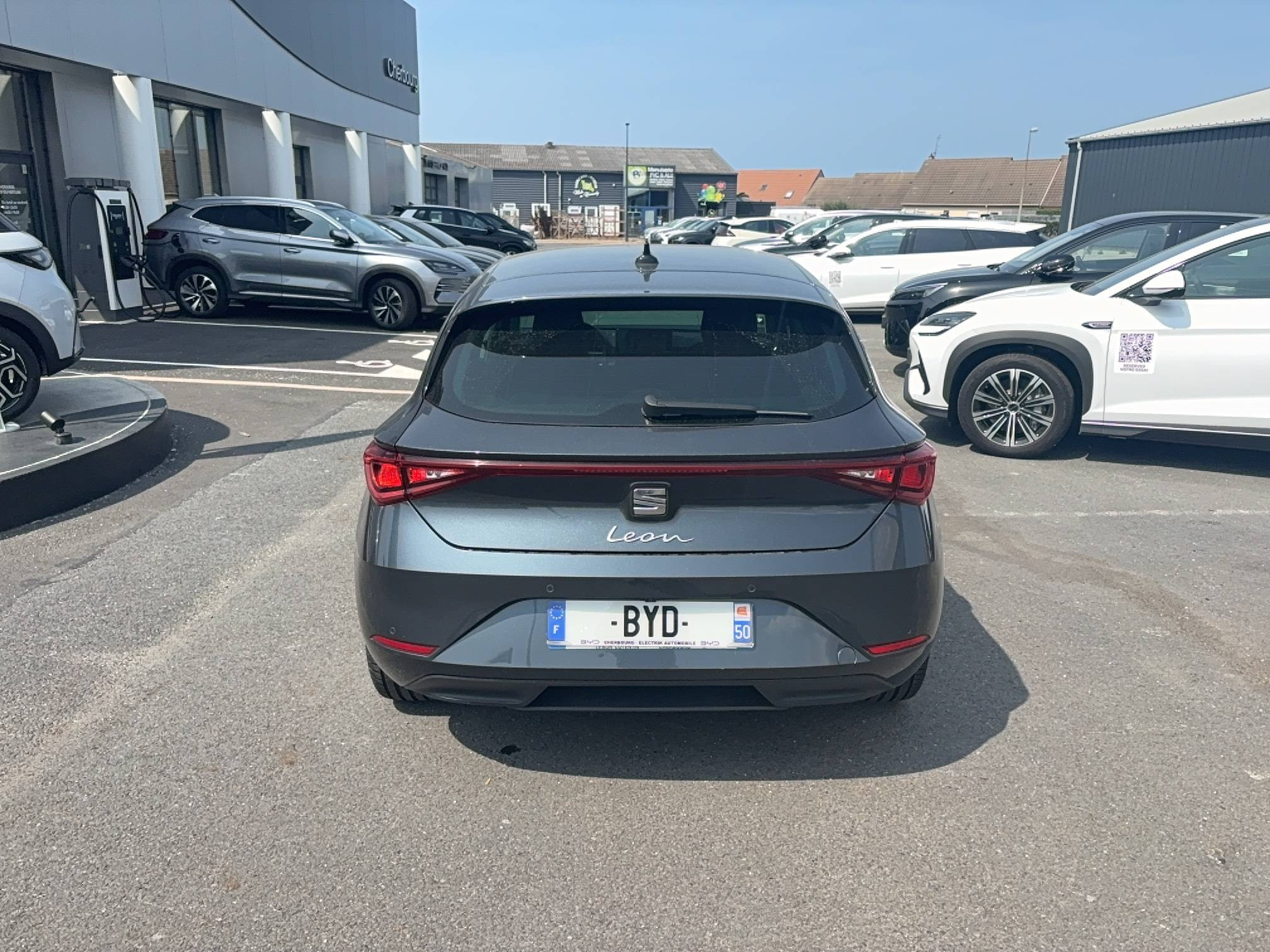 Vente en ligne Seat Leon Sportstourer  1.0 TSI 110 BVM6 au prix de 15 990 €