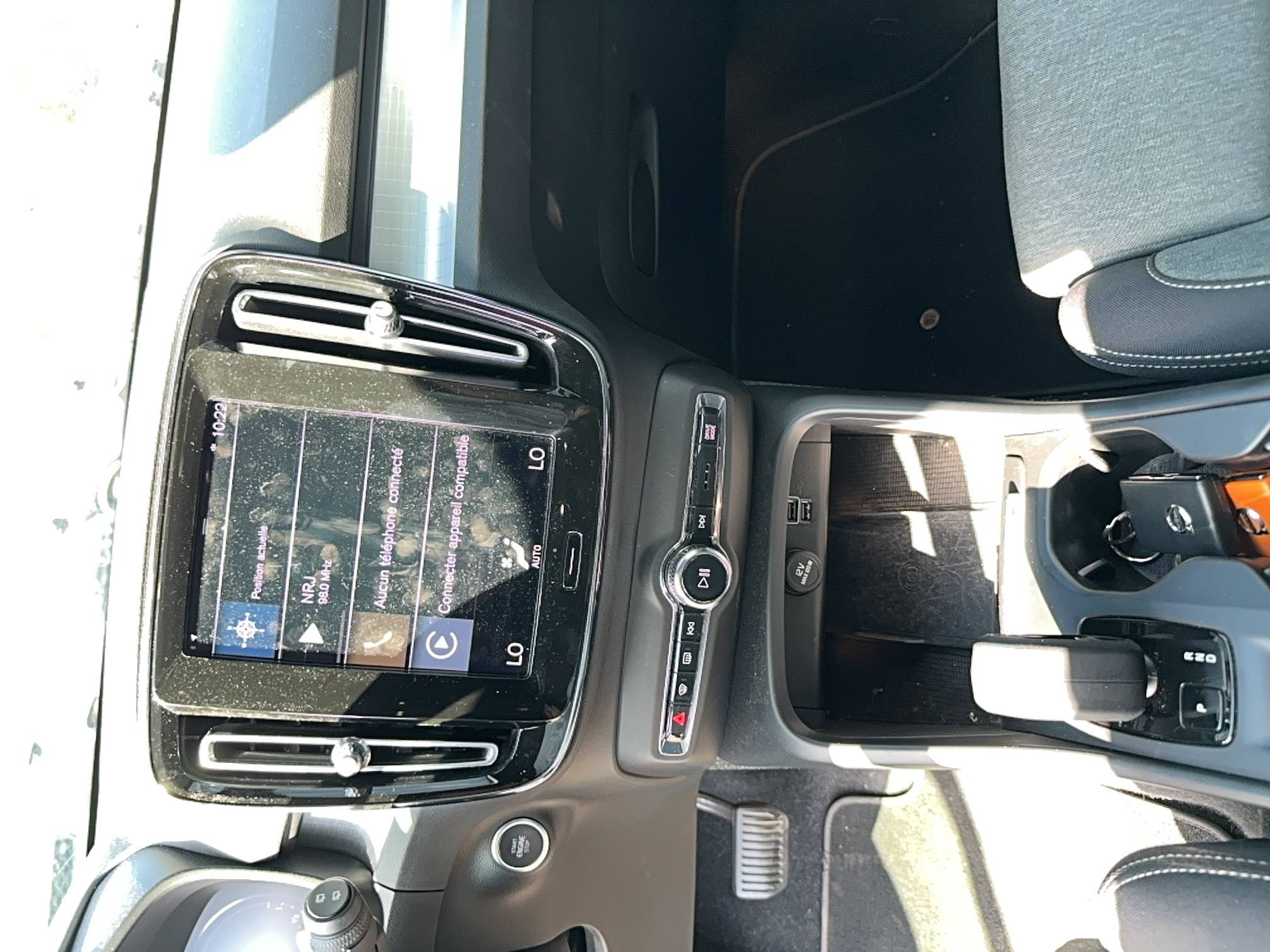 Vente en ligne Volvo XC40  T4 Recharge 129+82 ch DCT7 au prix de 26 460 €
