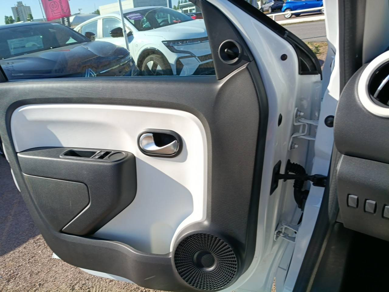 Vente en ligne Renault Twingo 3  1.0 SCe 70 E6C au prix de 8 990 €