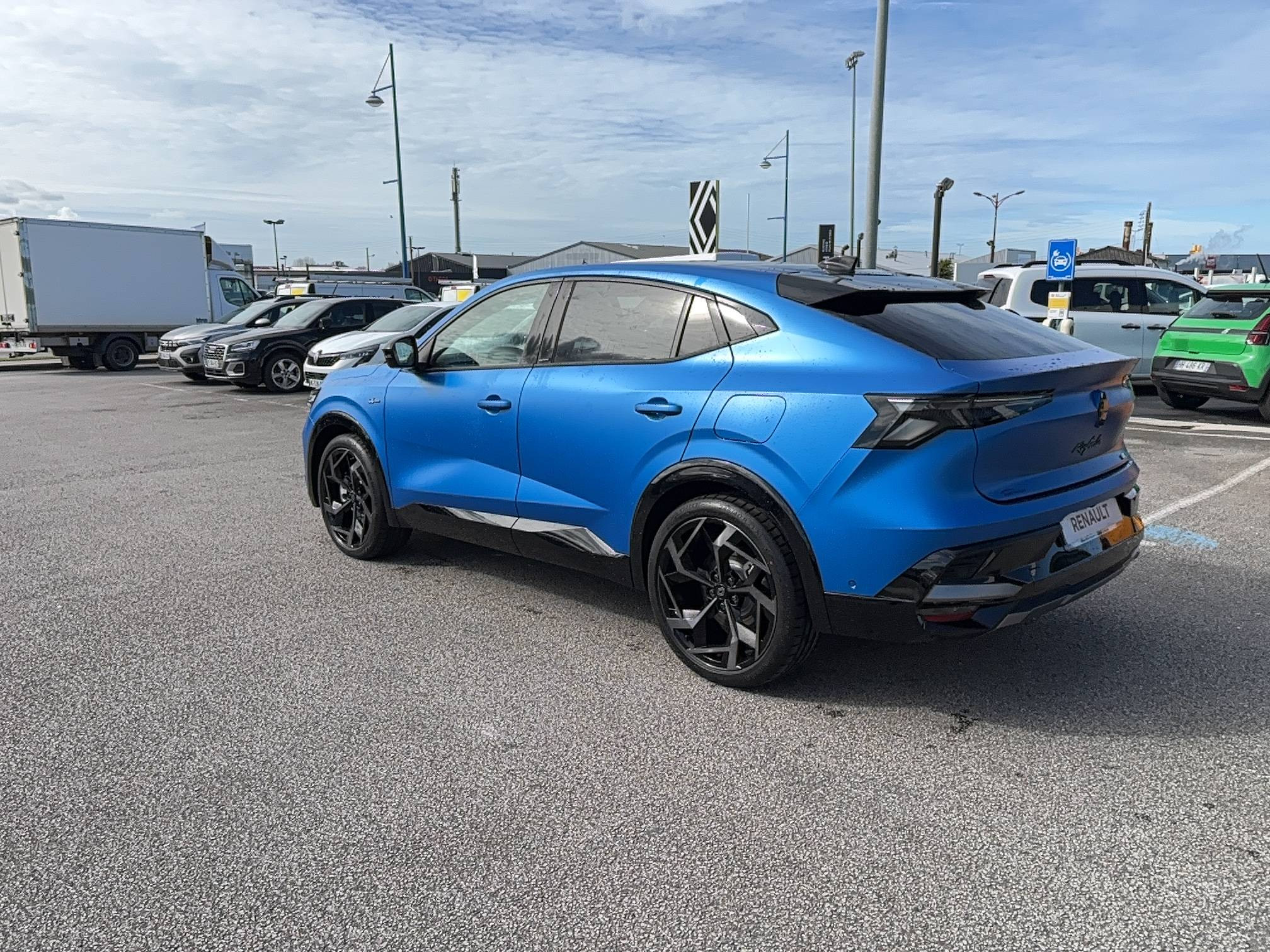 Vente en ligne Renault Rafale  hyper hybrid E-Tech 300 ch 4x4 au prix de 59 900 €