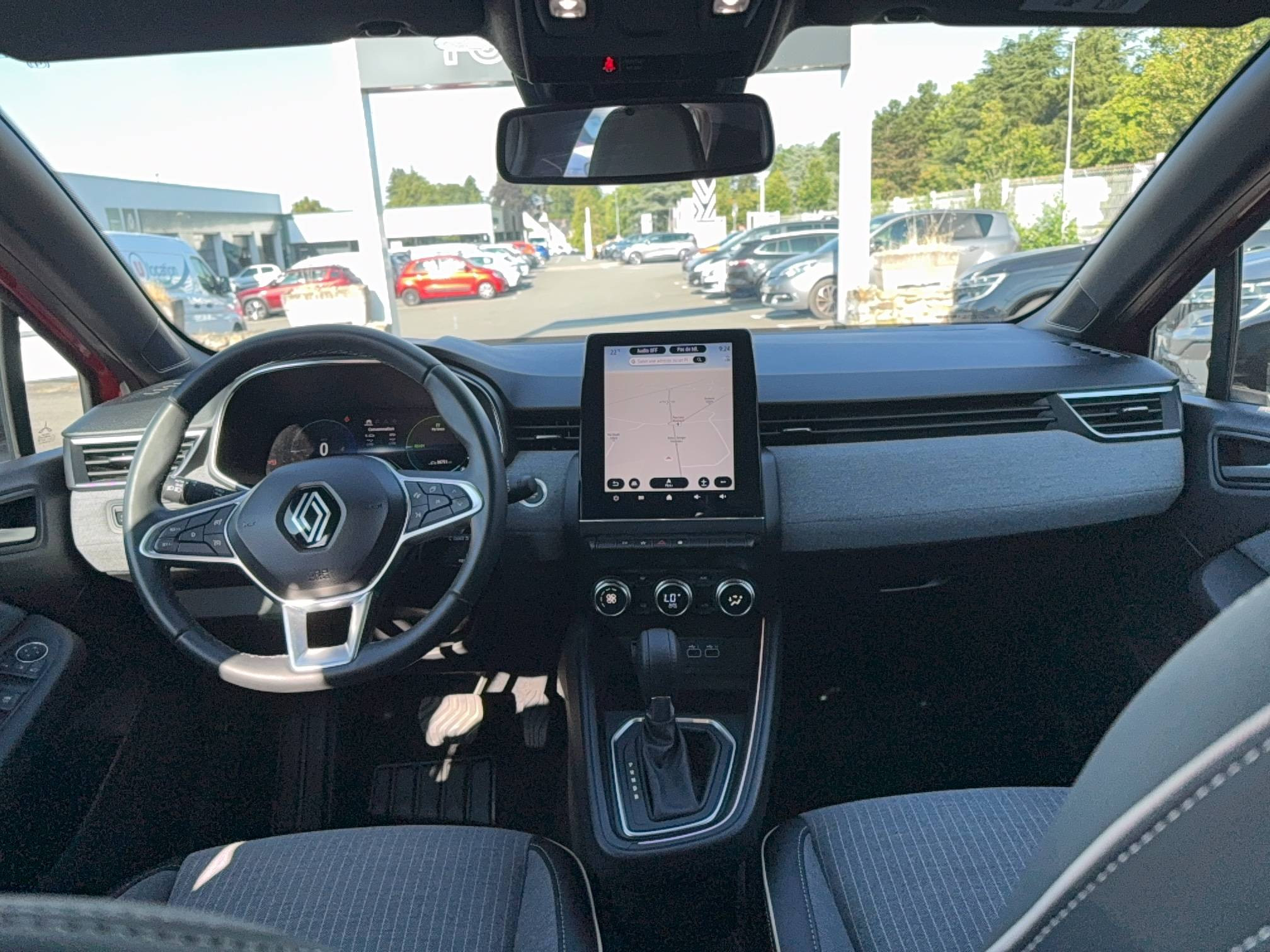 Vente en ligne Renault Clio 5 Clio E-Tech full hybrid 145 au prix de 17 990 €