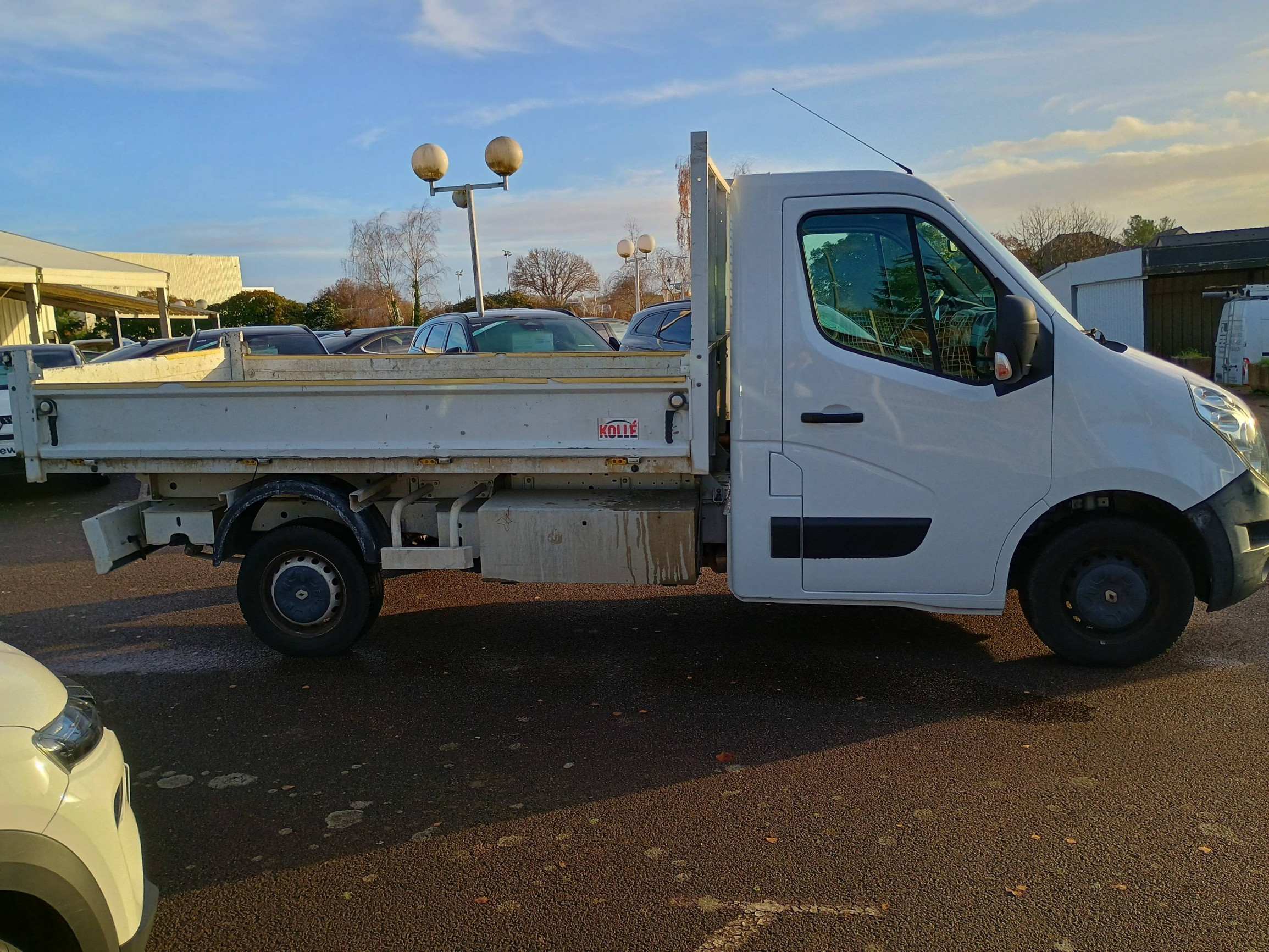 Vente en ligne Renault Master 3 Châssis Cabine MASTER CC L2 3.5t 2.3 dCi 130 E6 BENNE au prix de 22 990 €