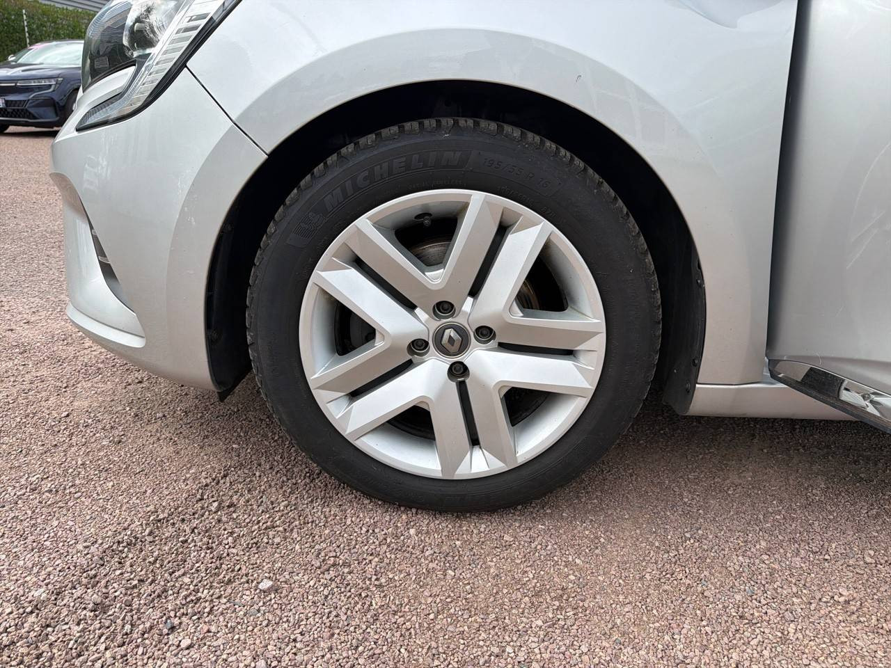 Vente en ligne Renault Clio 5 Clio E-Tech 140 - 21 au prix de 13 490 €