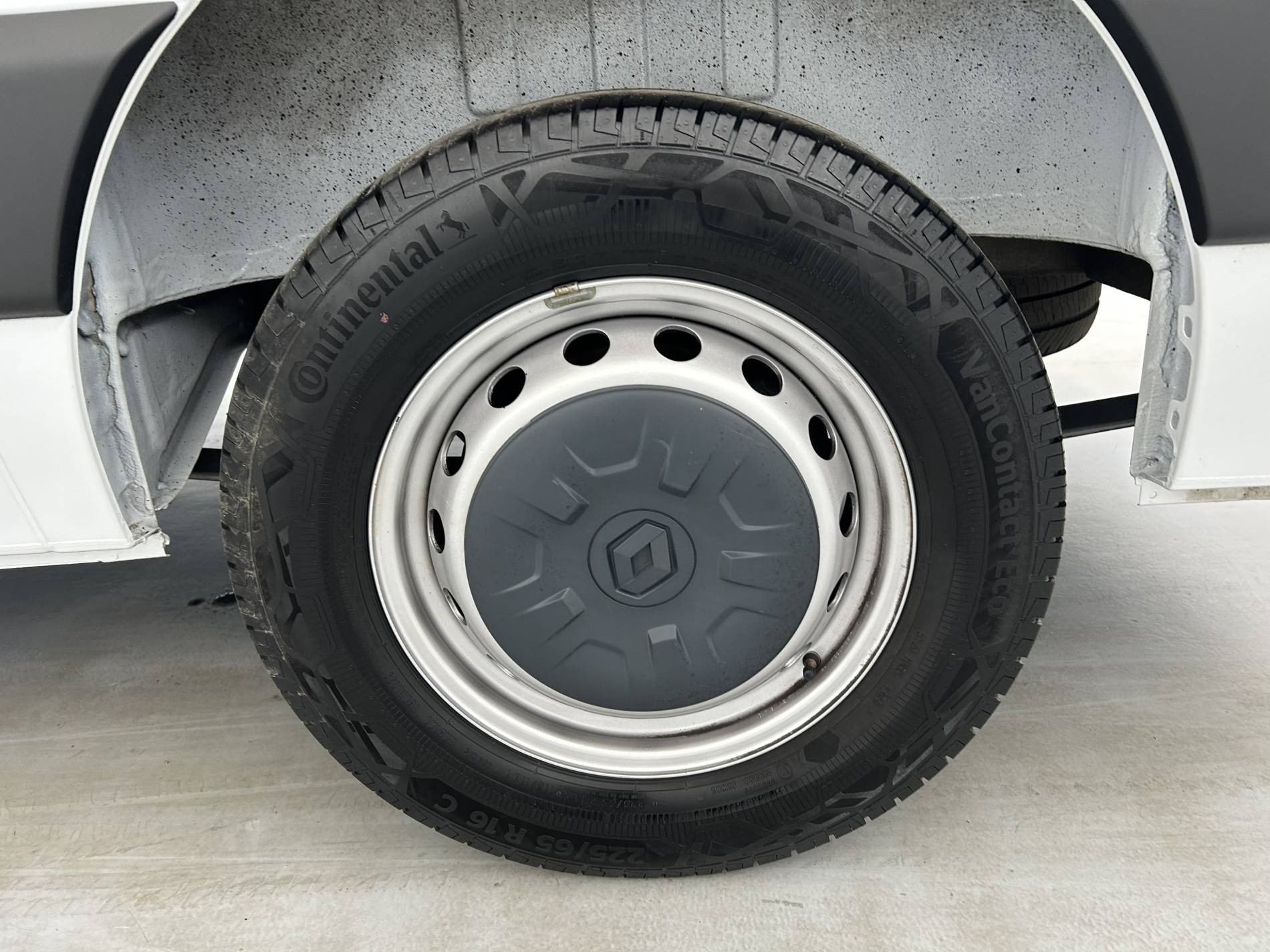 Vente en ligne Renault Master Fourgon MASTER FGN TRAC F3500 L3H3 BLUE DCI 135 au prix de 29 999 €