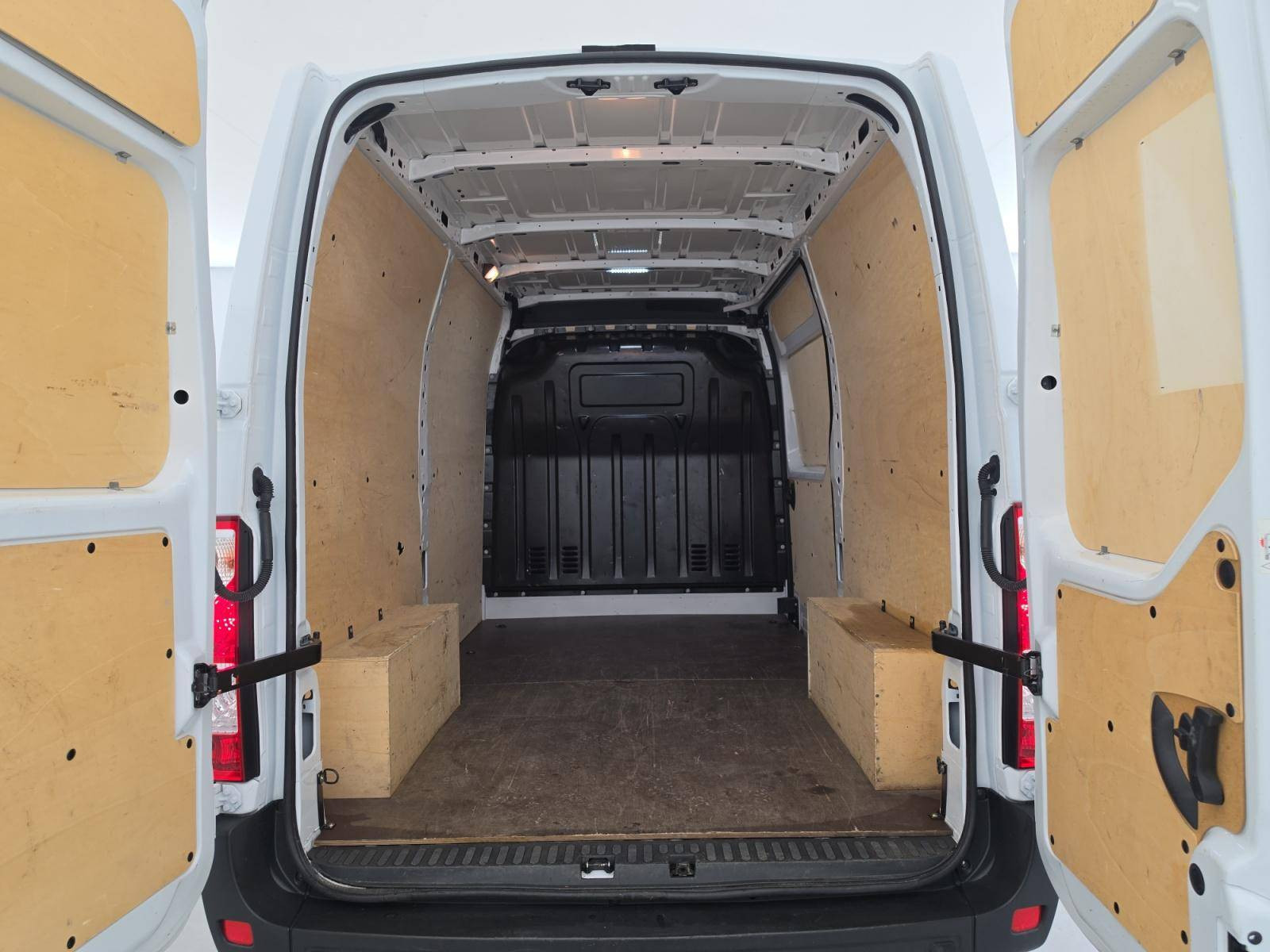 Vente en ligne Renault Master Fourgon MASTER FGN TRAC F3500 L2H2 BLUE DCI 135 au prix de 24 890 €