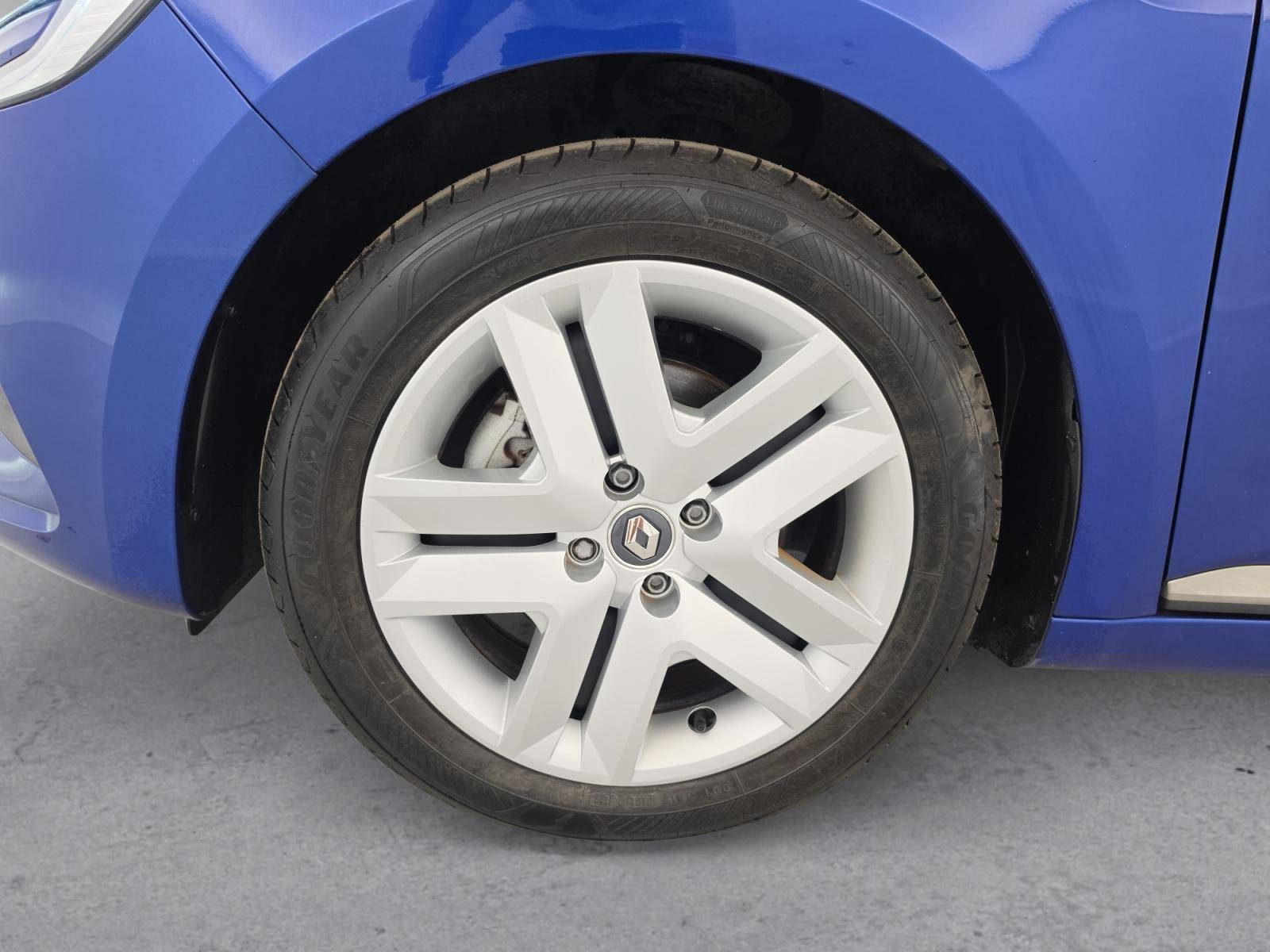 Vente en ligne Renault Clio 5 Clio E-Tech 140 - 21N au prix de 15 990 €