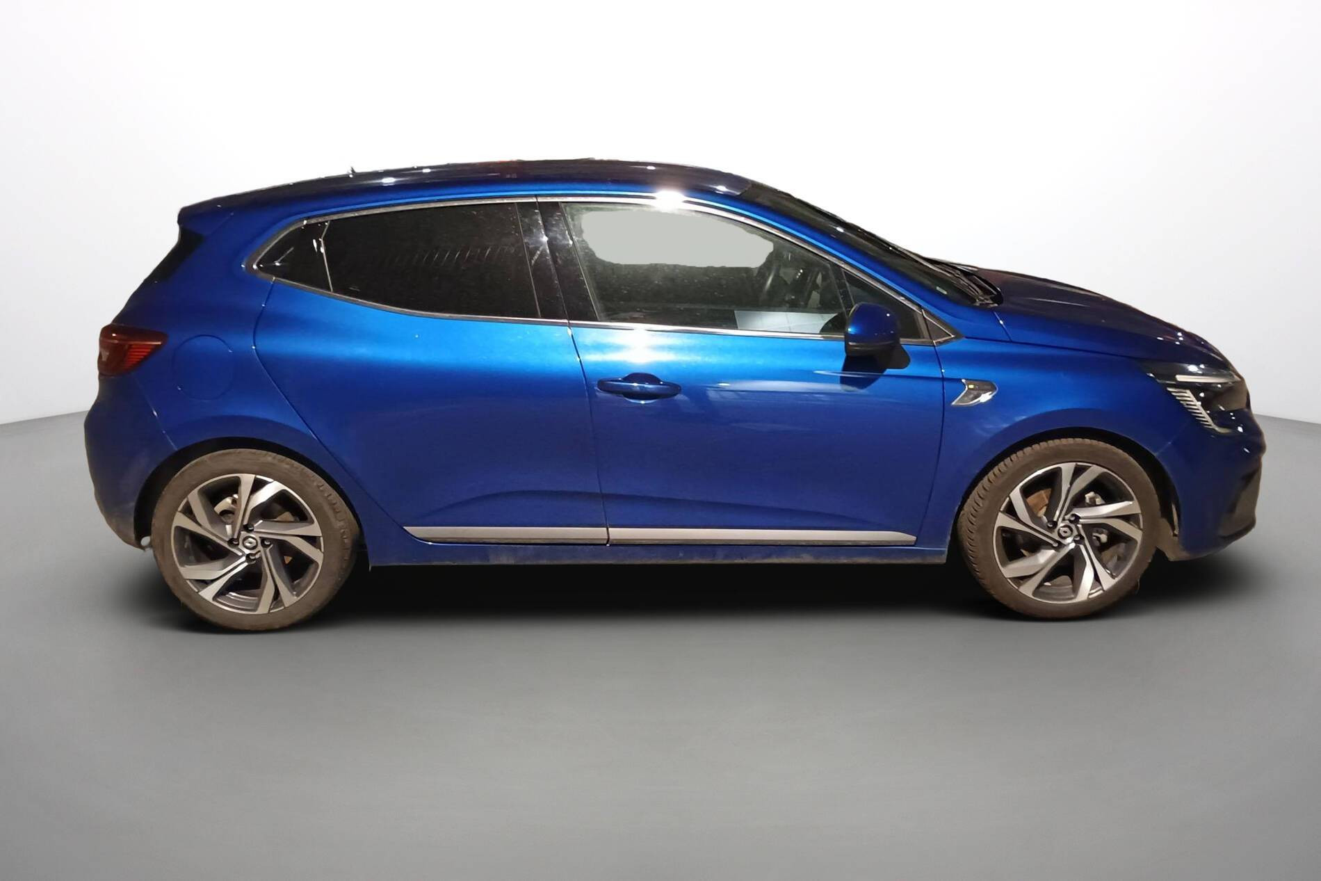 Vente en ligne Renault Clio 5 Clio E-Tech 140 - 21N au prix de 17 990 €
