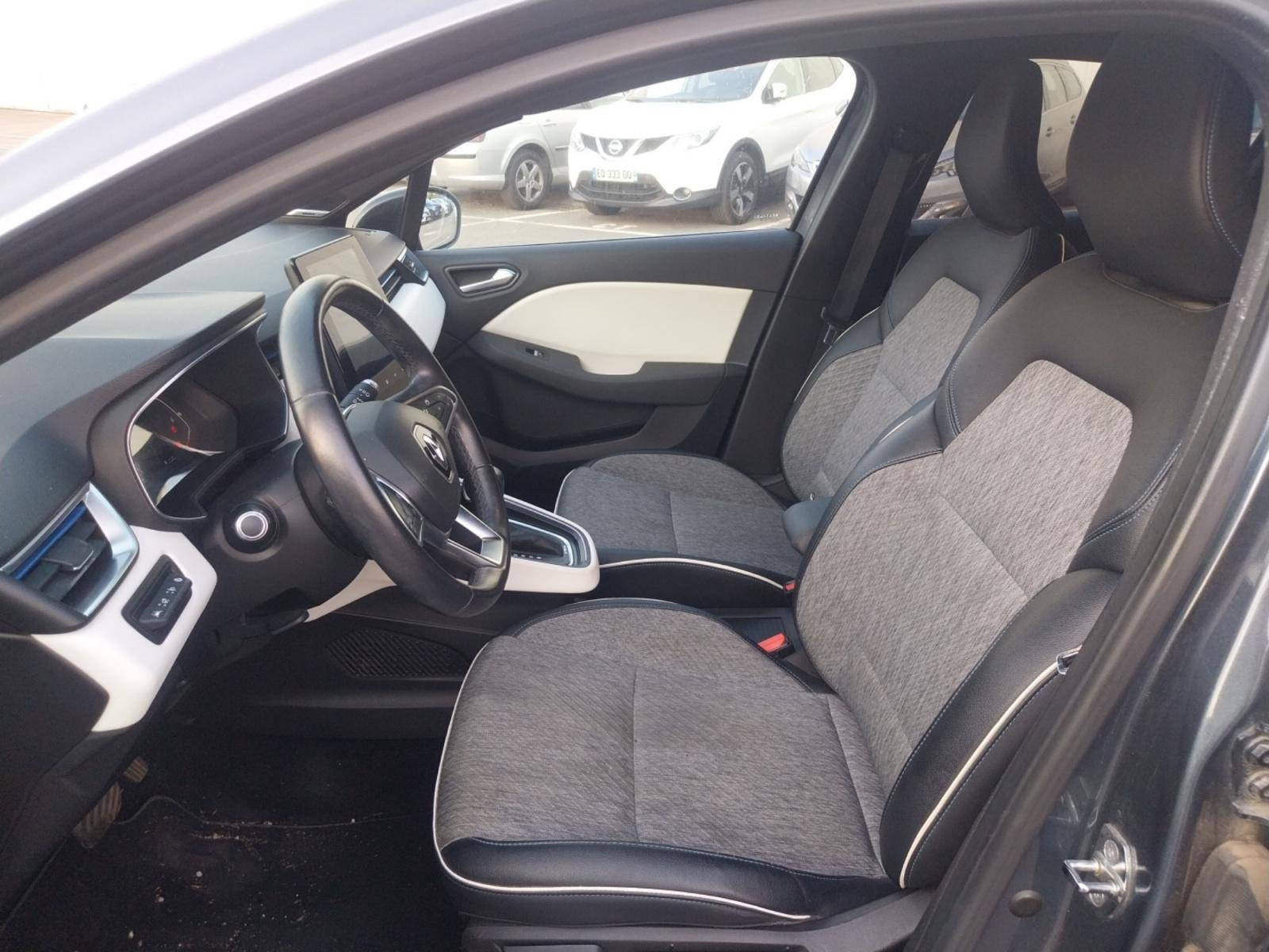Vente en ligne Renault Clio 5 Clio E-Tech 140 - 21 au prix de 15 990 €