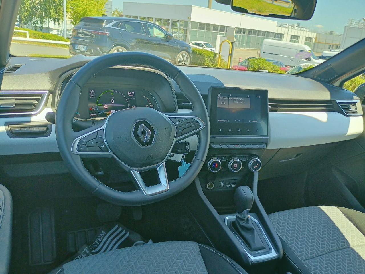 Vente en ligne Renault Clio 5 Clio E-Tech 140 - 21N au prix de 16 490 €