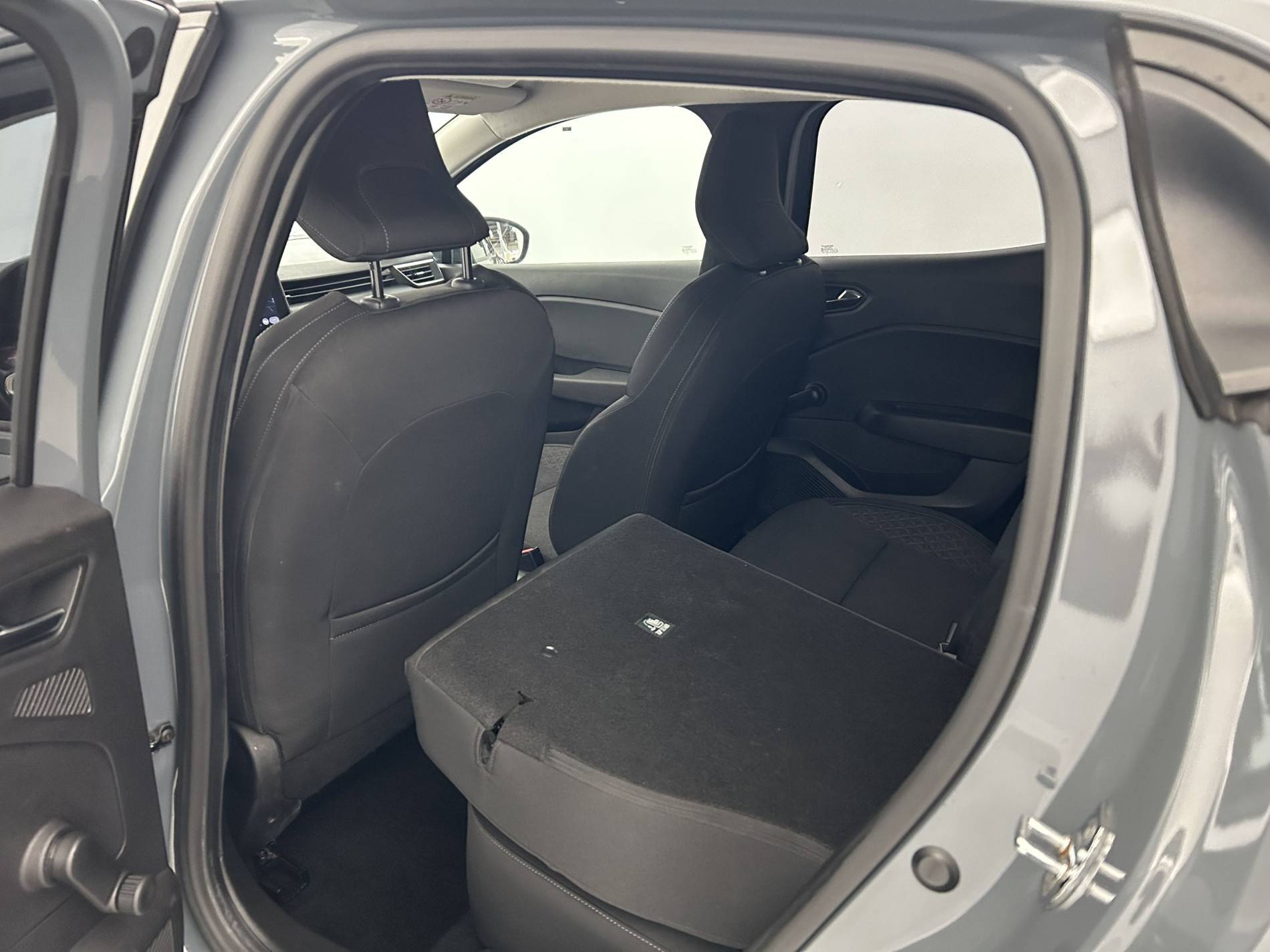 Vente en ligne Renault Clio 5 Clio E-Tech 140 - 21 au prix de 12 890 €