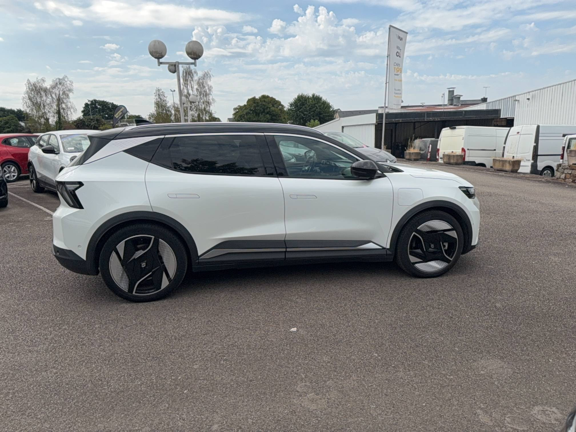 Vente en ligne Renault Scenic E-Tech Scenic E-Tech électrique 220 ch grande autonomie au prix de 38 990 €